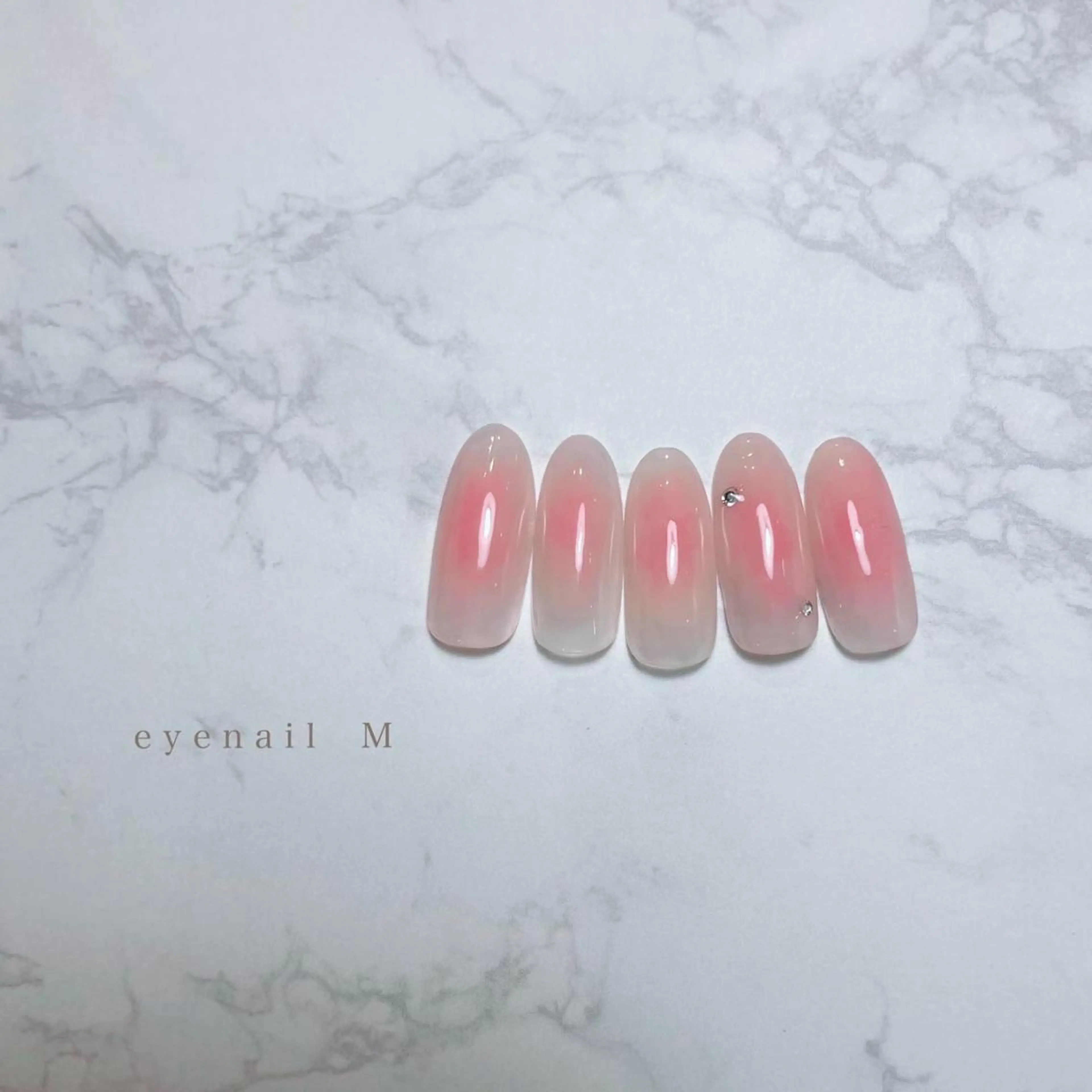 ネイル SHIORI 🤍のネイルデザイン