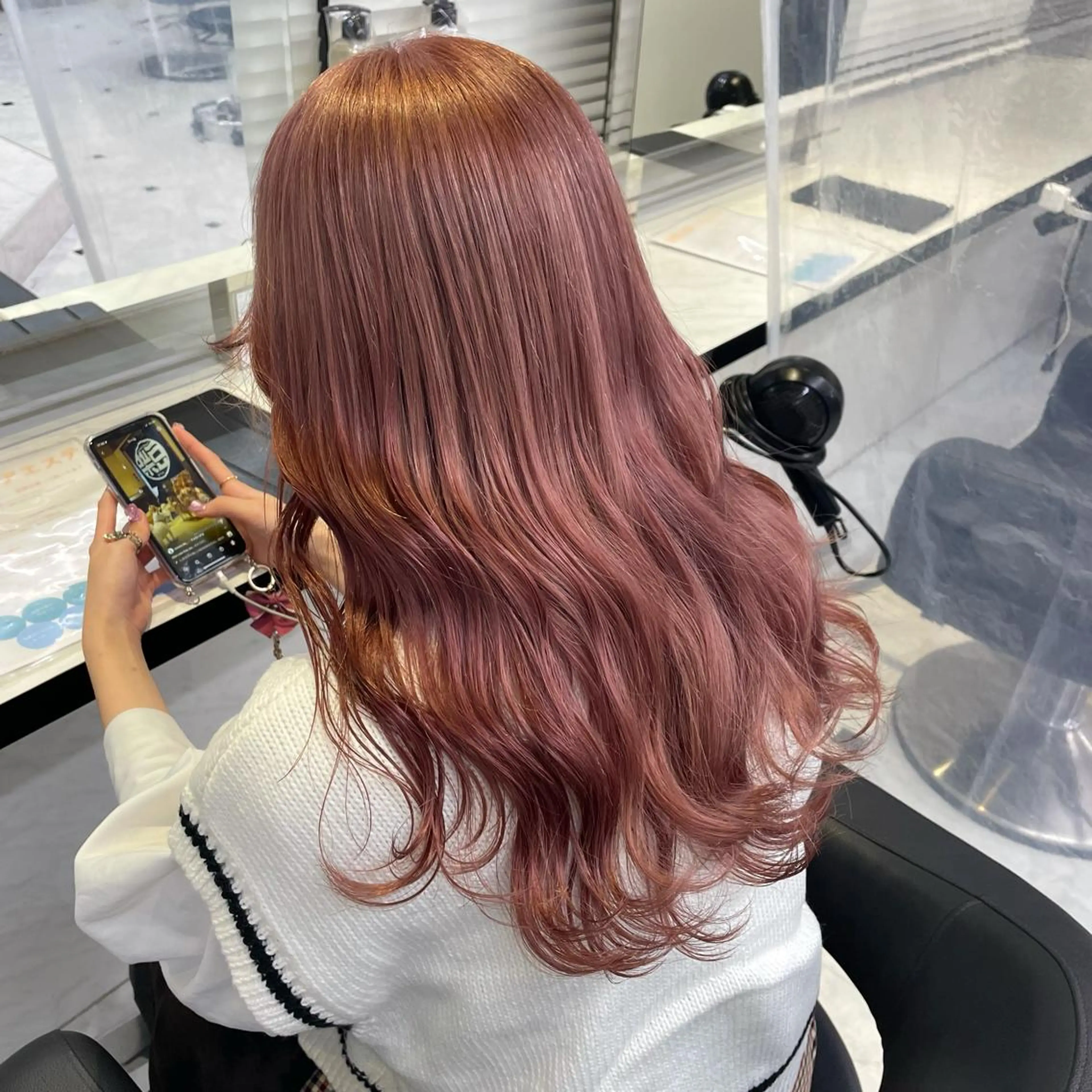 ロング カラー ヘアアレンジ ピンクカラー ヘアカラー トリートメント ヘアセット ピンク・ベージュ🩰 カラー🫧とらのヘアスタイル