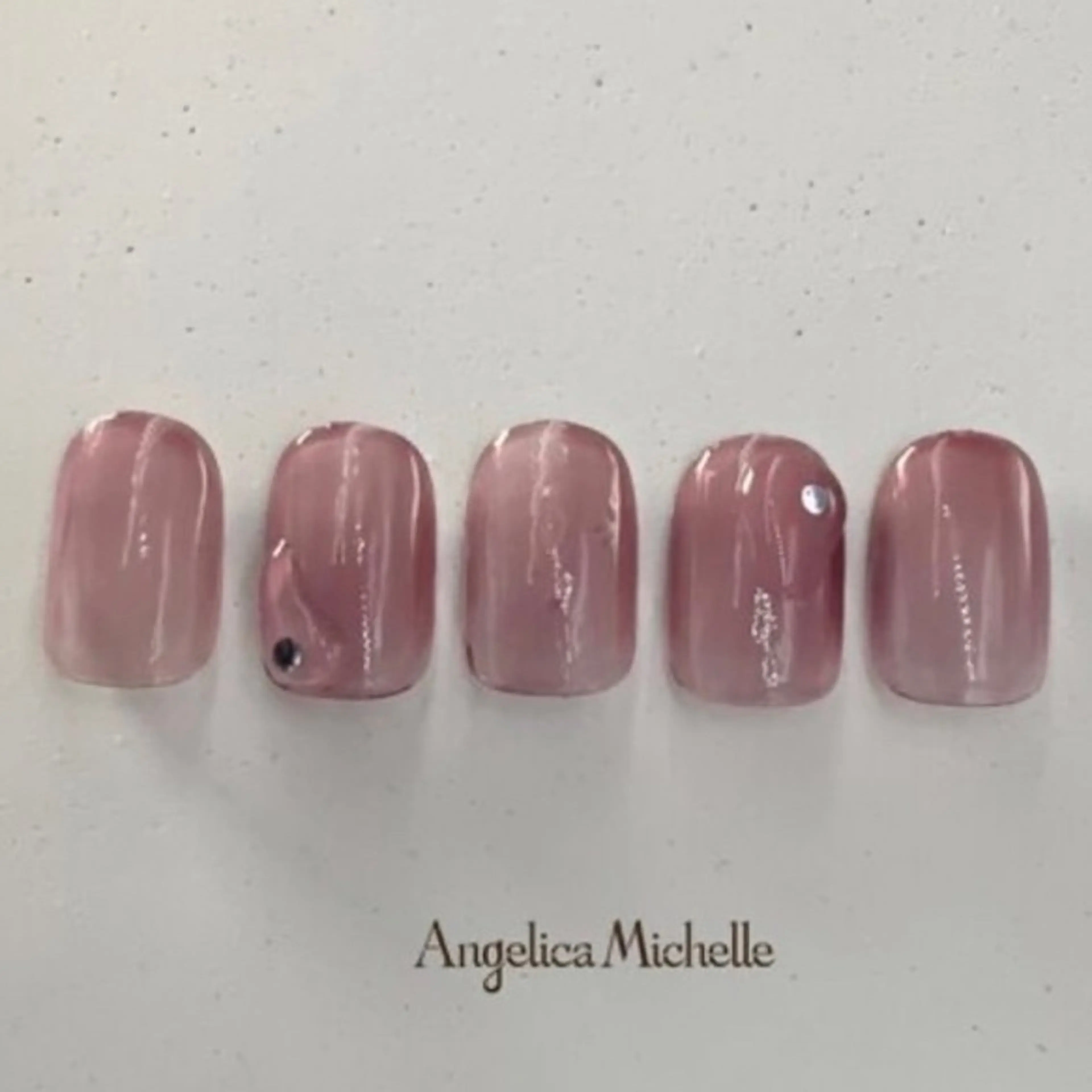 ネイル シンプルネイル NANAMI ・のネイルデザイン