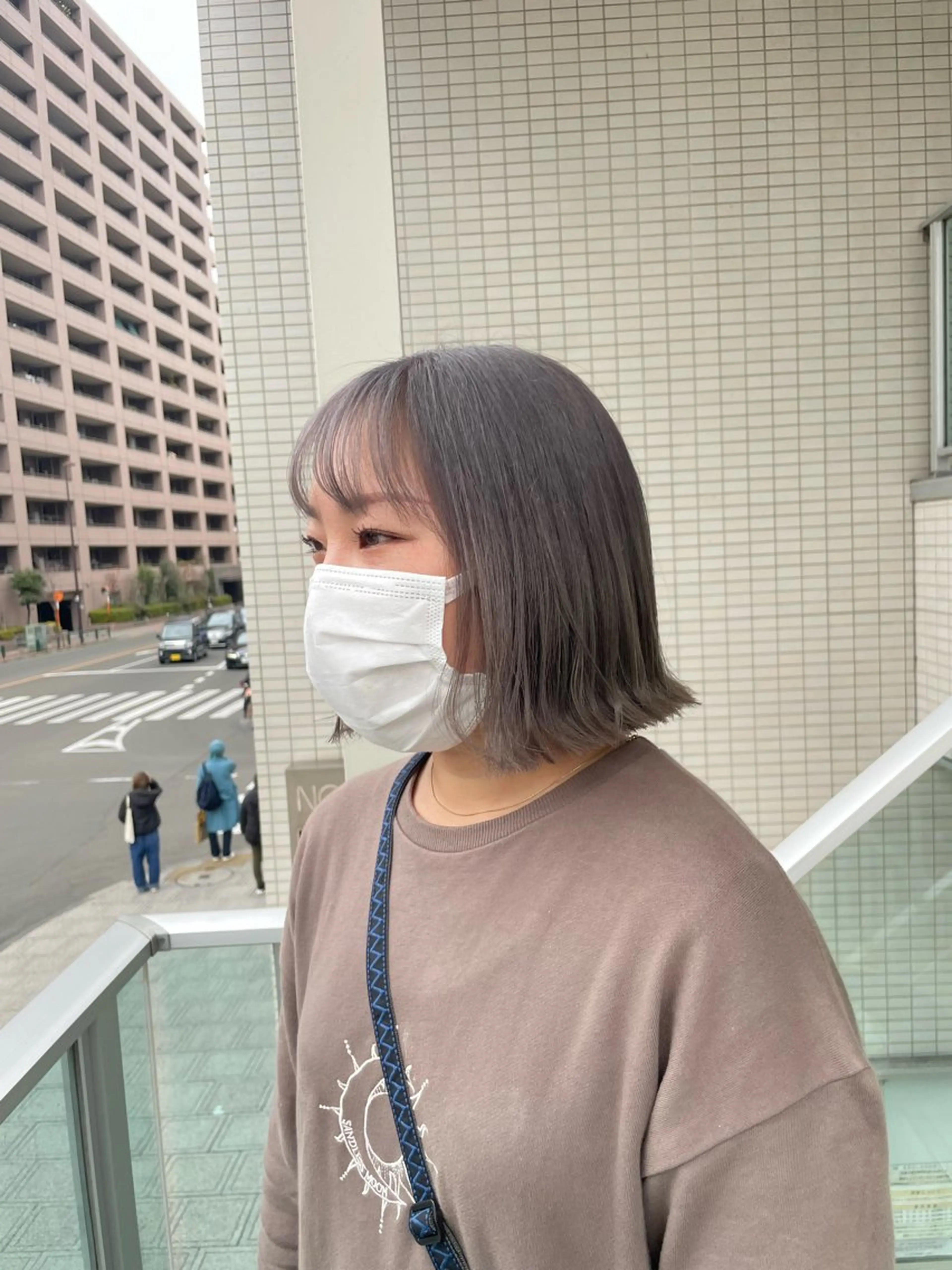 ミディアム カラー ブリーチ カット ヘアカラー トリートメント 立川・くびれミディ 旬なデザインカラーのヘアスタイル