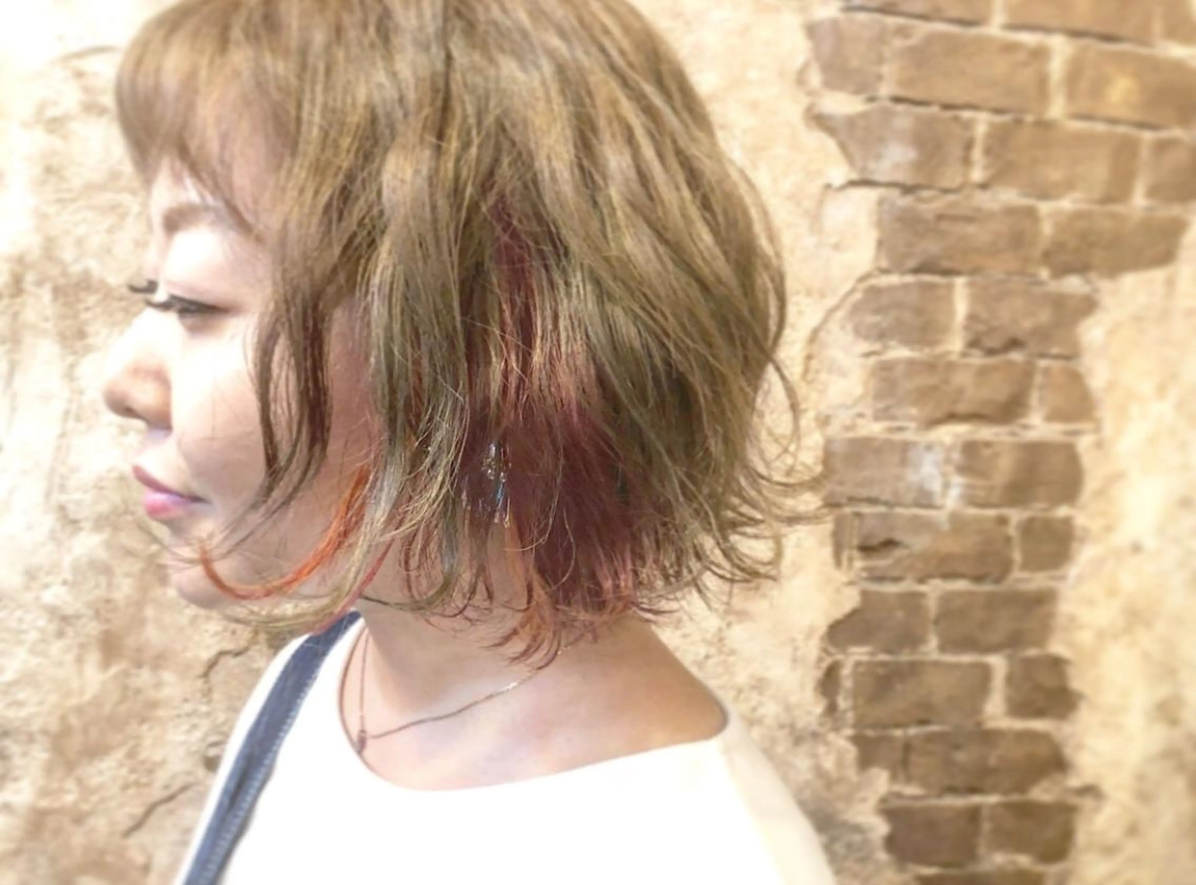 ショート カラー ブリーチ、パーマ 西部笑のヘアスタイル