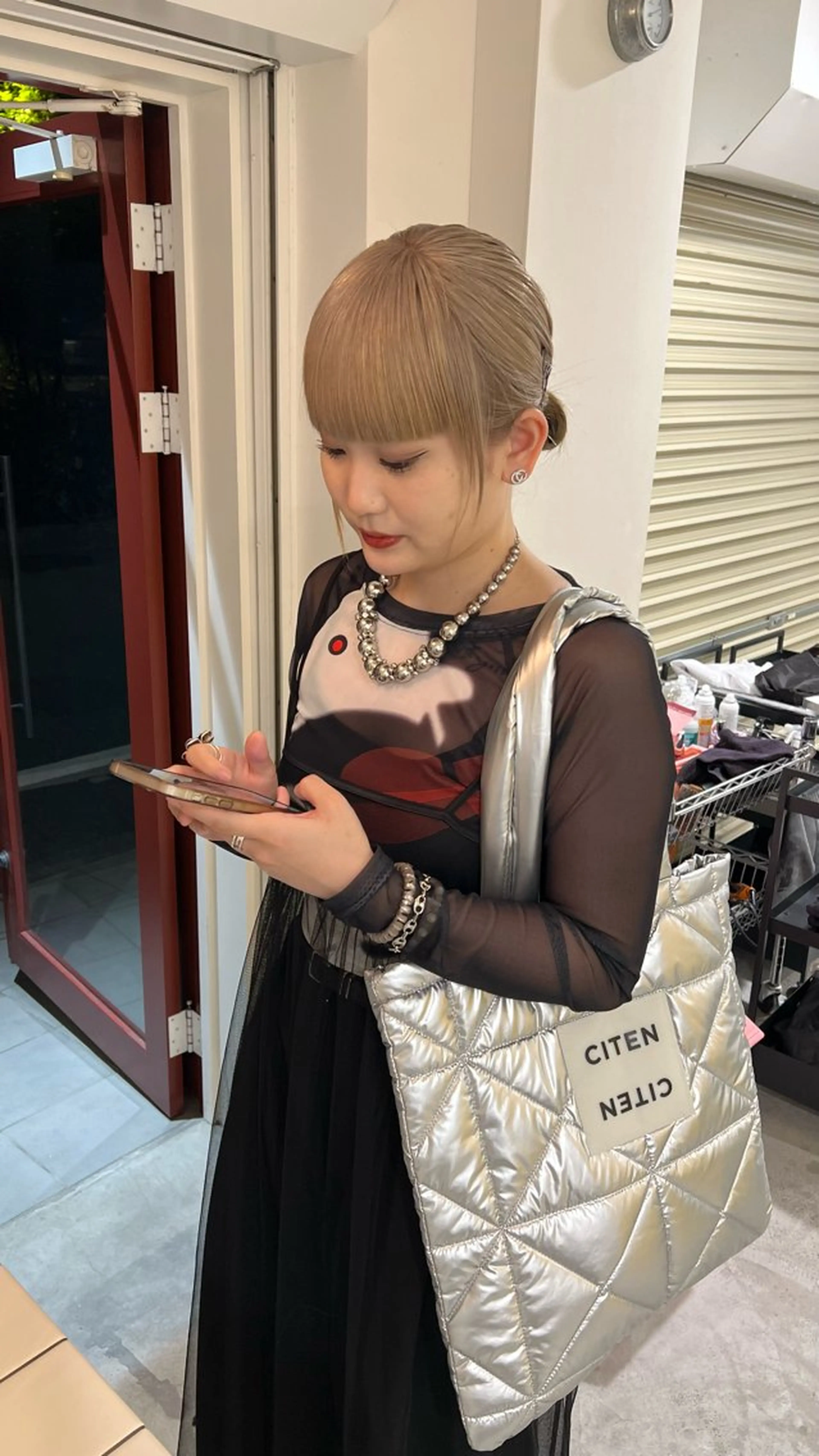 セミロング 室屋 鈴音のヘアスタイル