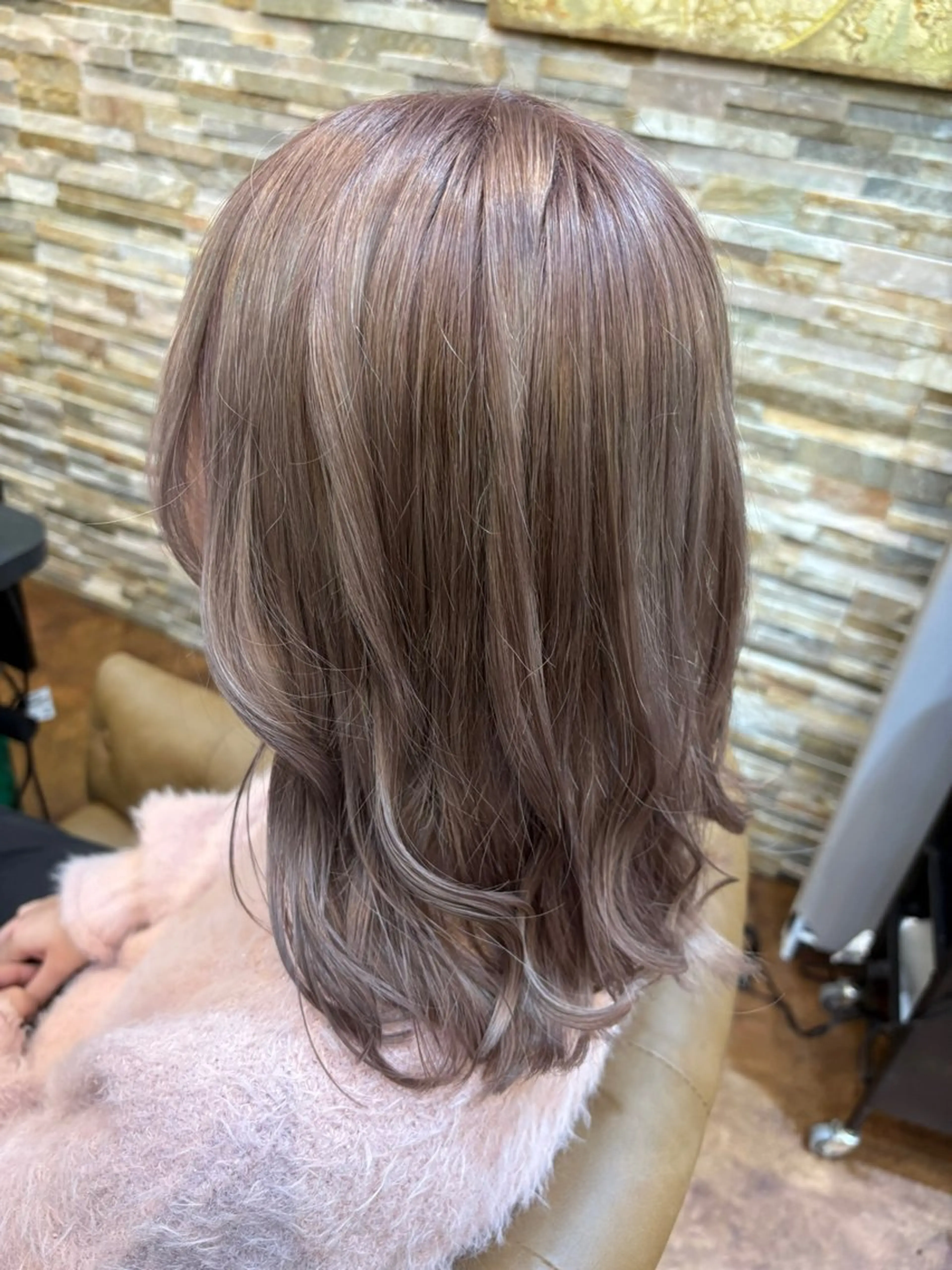 セミロング カラー 透明感カラー ピンクカラー BENIHA  ︎︎のヘアスタイル