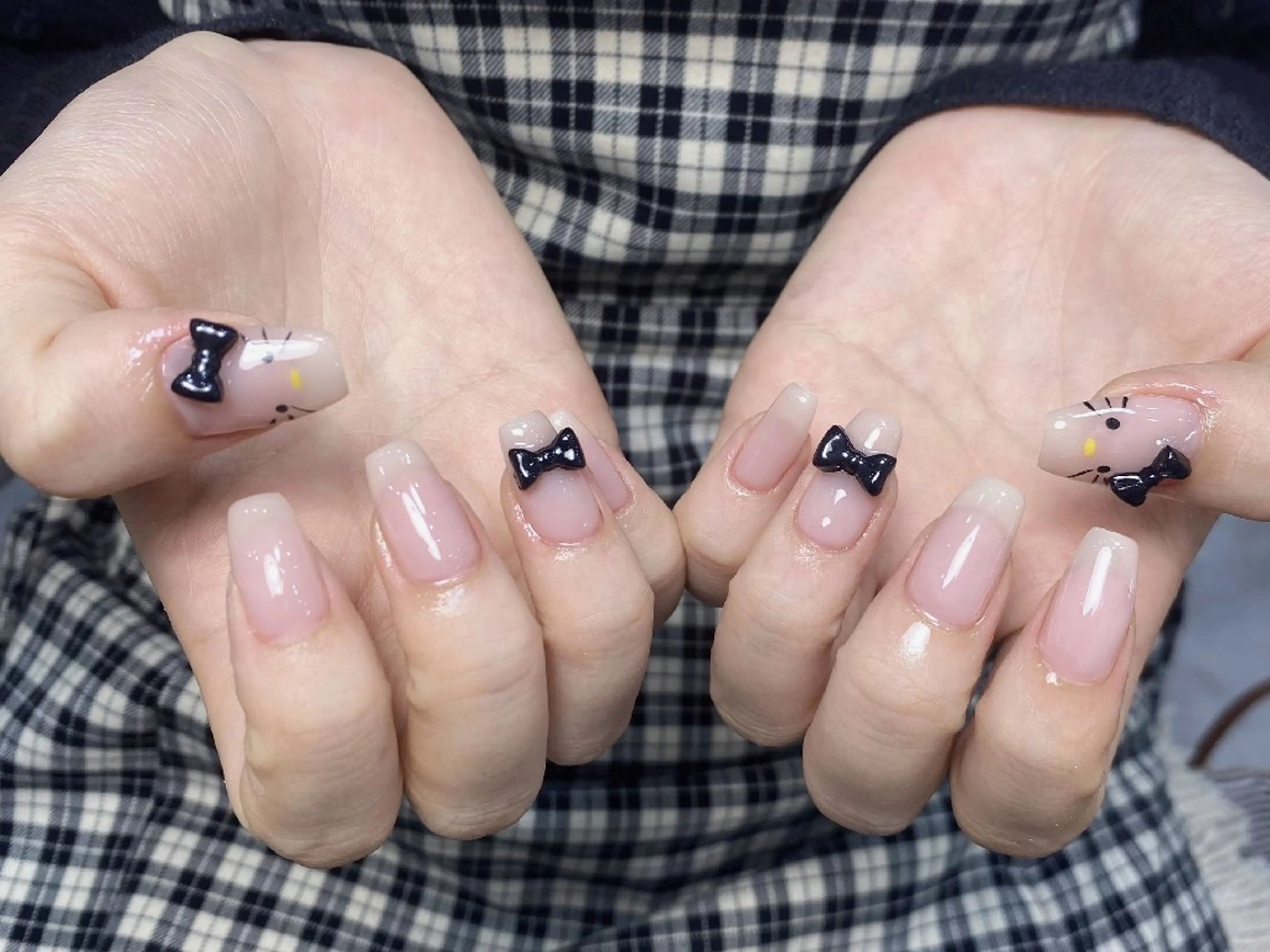 ネイル チークネイル 長さ出し フレンチネイル ジェルネイル キラキラネイル ハンドネイル UM Nail Salonのネイルデザイン