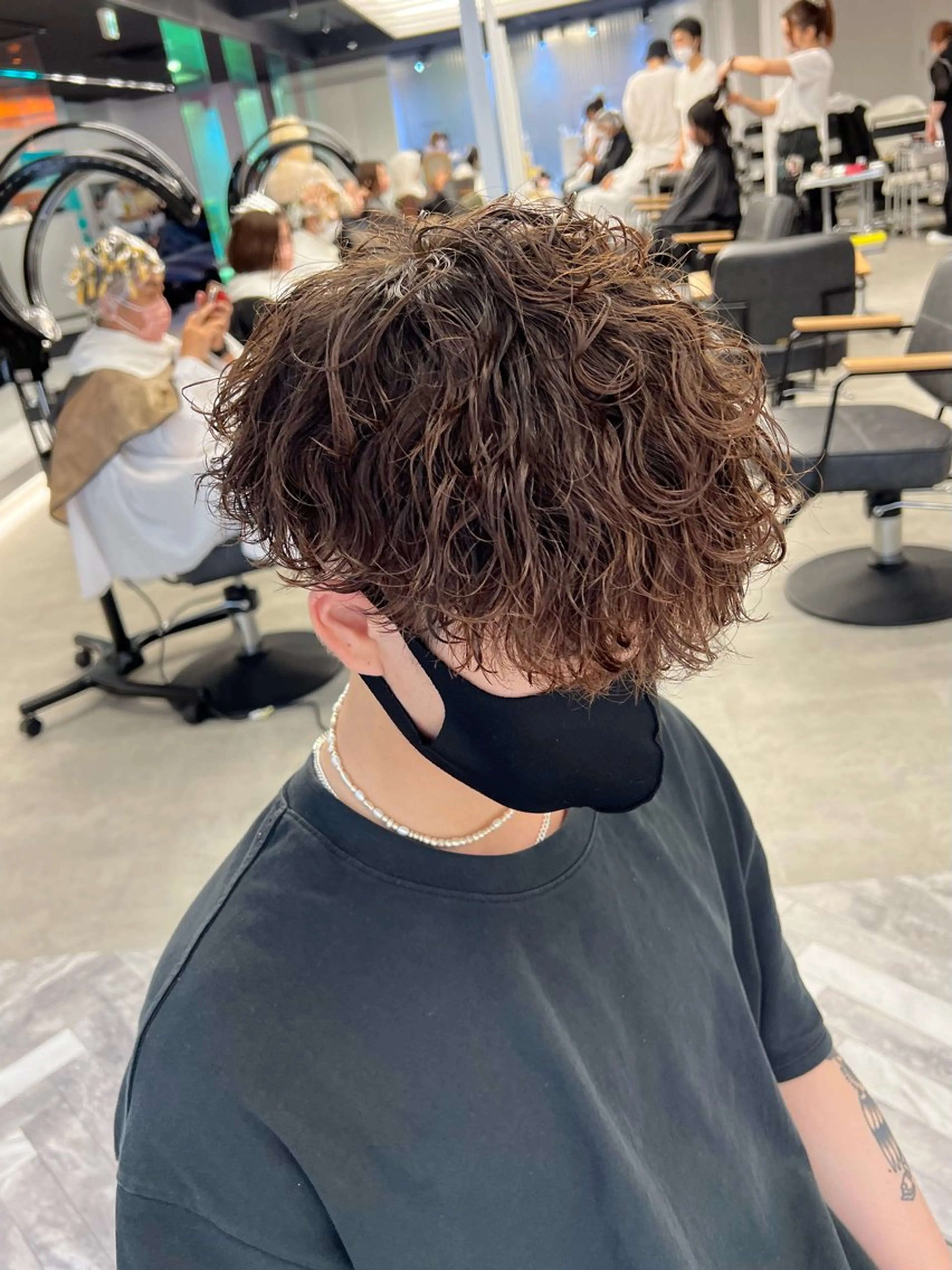 ショート パーマ メンズ メンズパーマ メンズツイストパーマ 波巻きパーマ スパイラルパーマ ツイストパーマ カット ヘアカラー パーマ カラーモデル⚡️ REONのヘアスタイル