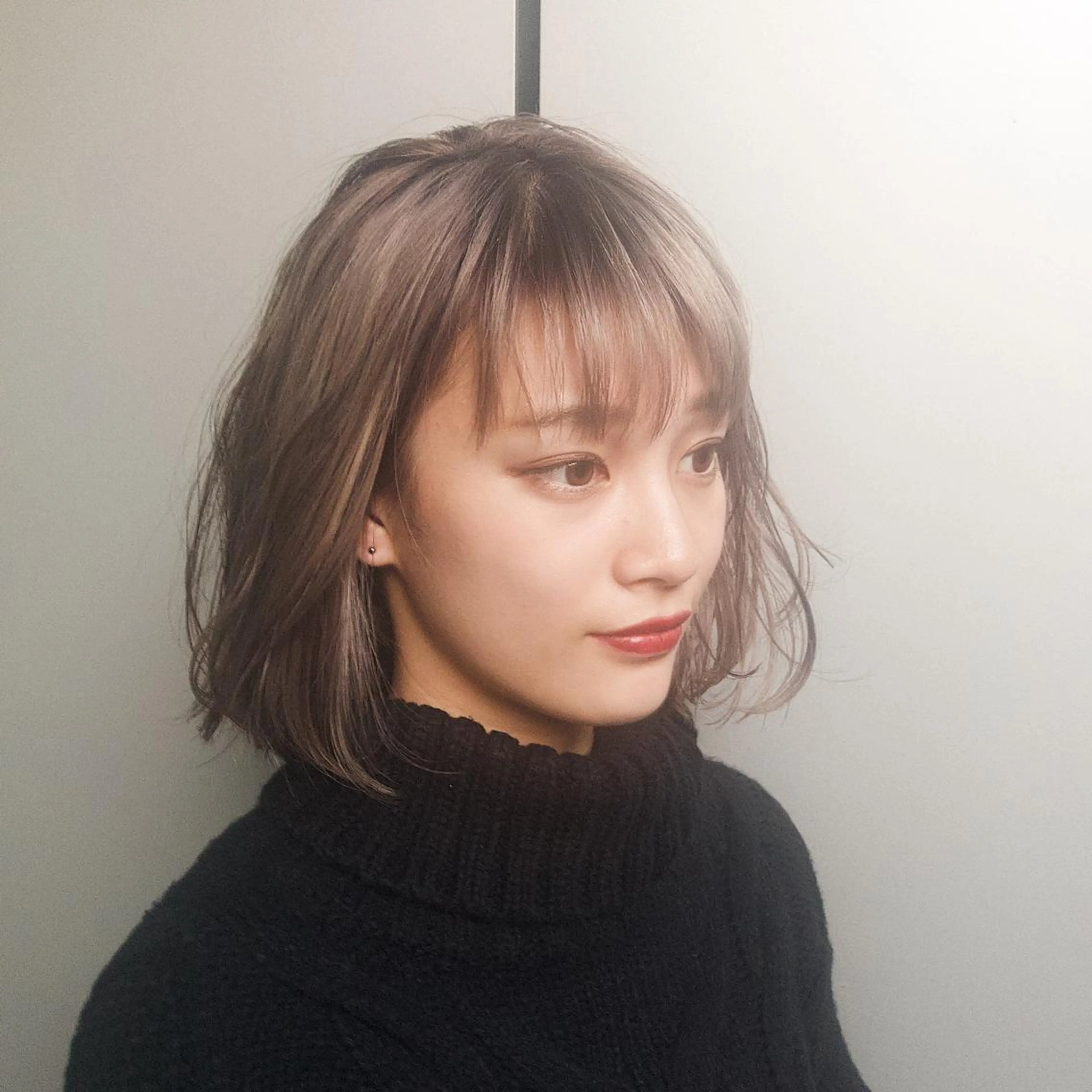 ミディアム カラー 切りっぱなしボブ ベージュカラー 透明感カラー グレージュ ボブ 苅北 泰輔のヘアスタイル