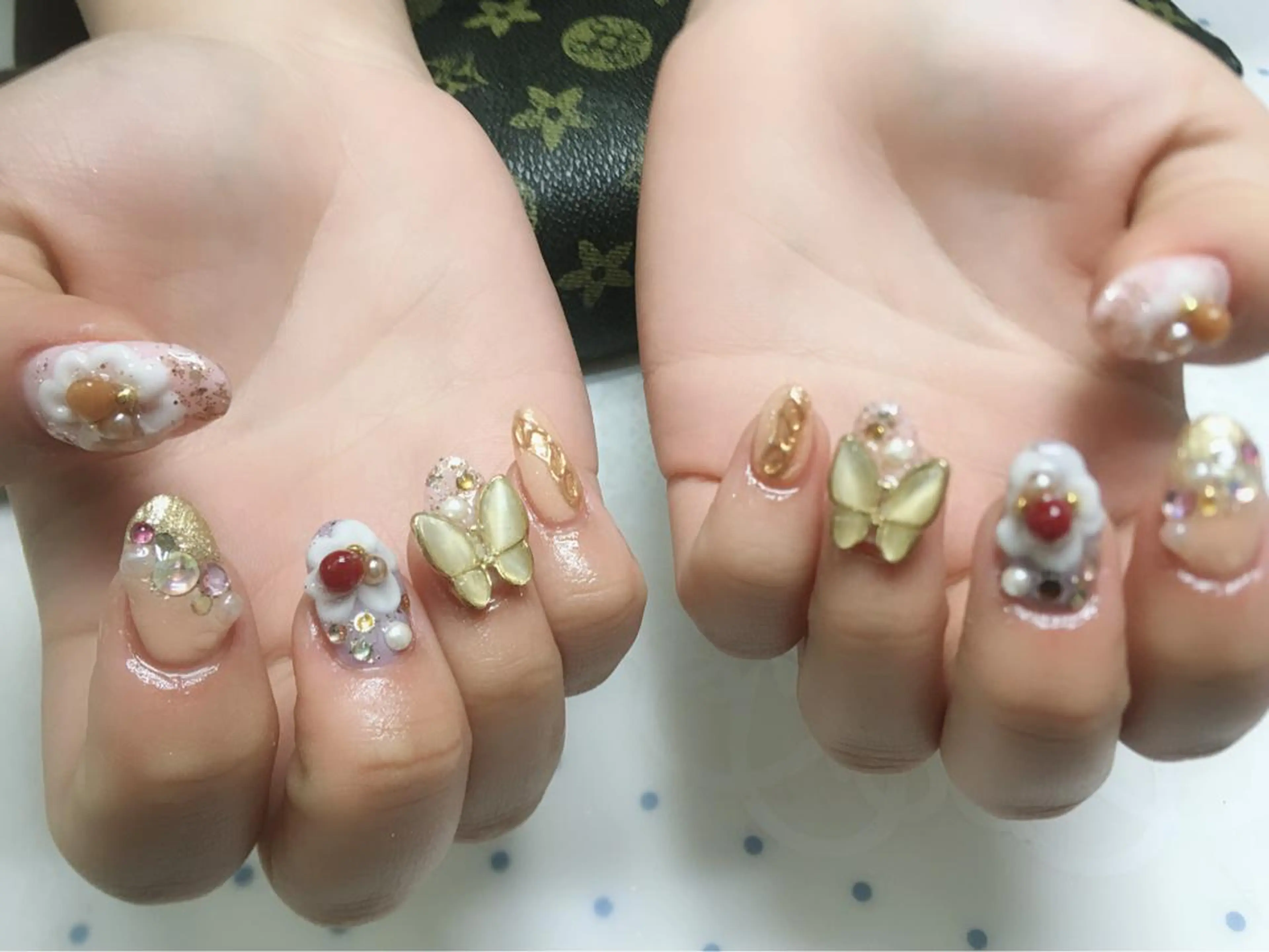 ネイル アートネイル オーロラネイル 成人式 ドット フラワーネイル 🌸Nail&Eye KAKU🌸のネイルデザイン