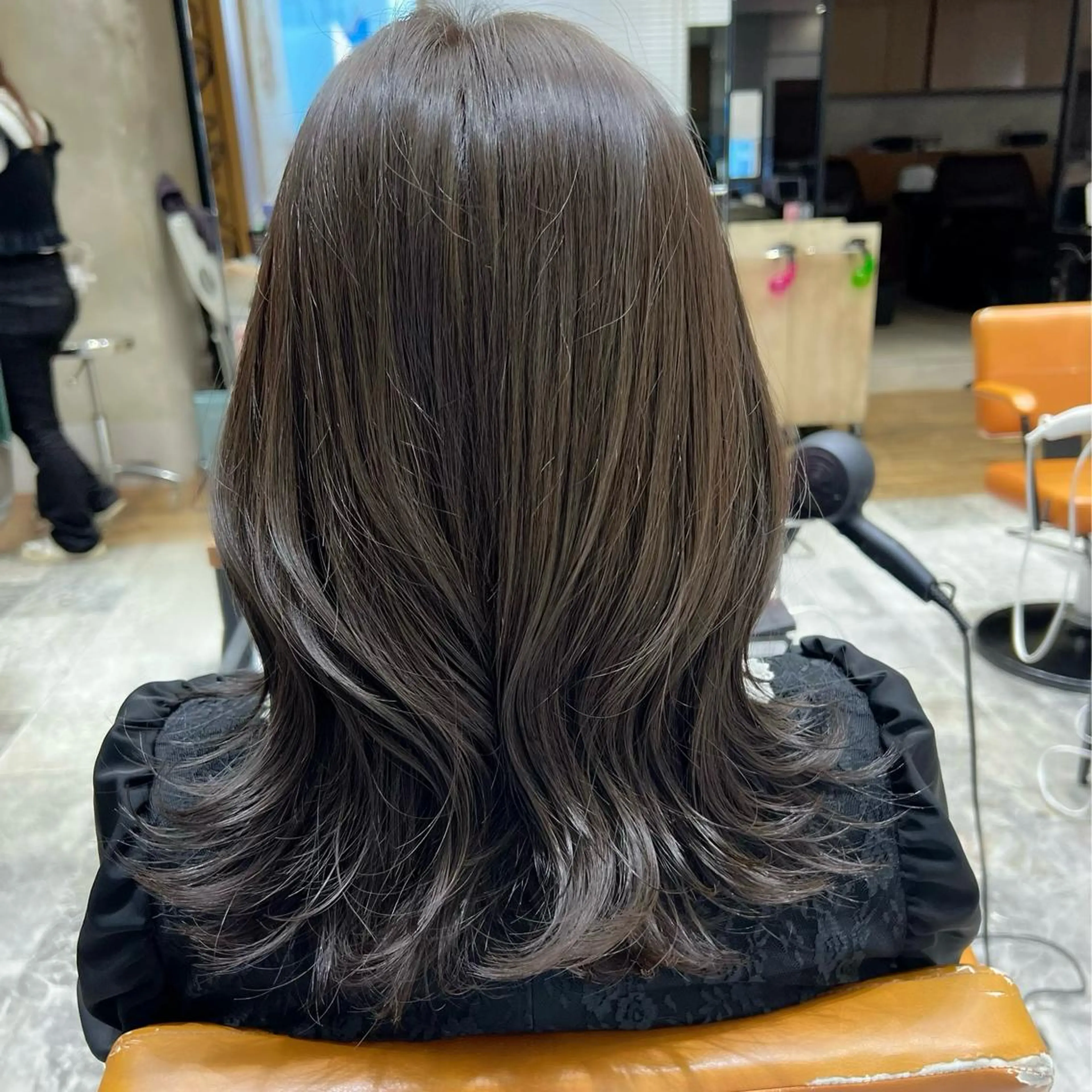 ミディアム カラー グレージュ ラベンダーカラー ラベンダーグレー くびれヘア 髪質改善 🧡くびれヘア/前髪 顔周り🧡久原結衣のヘアスタイル