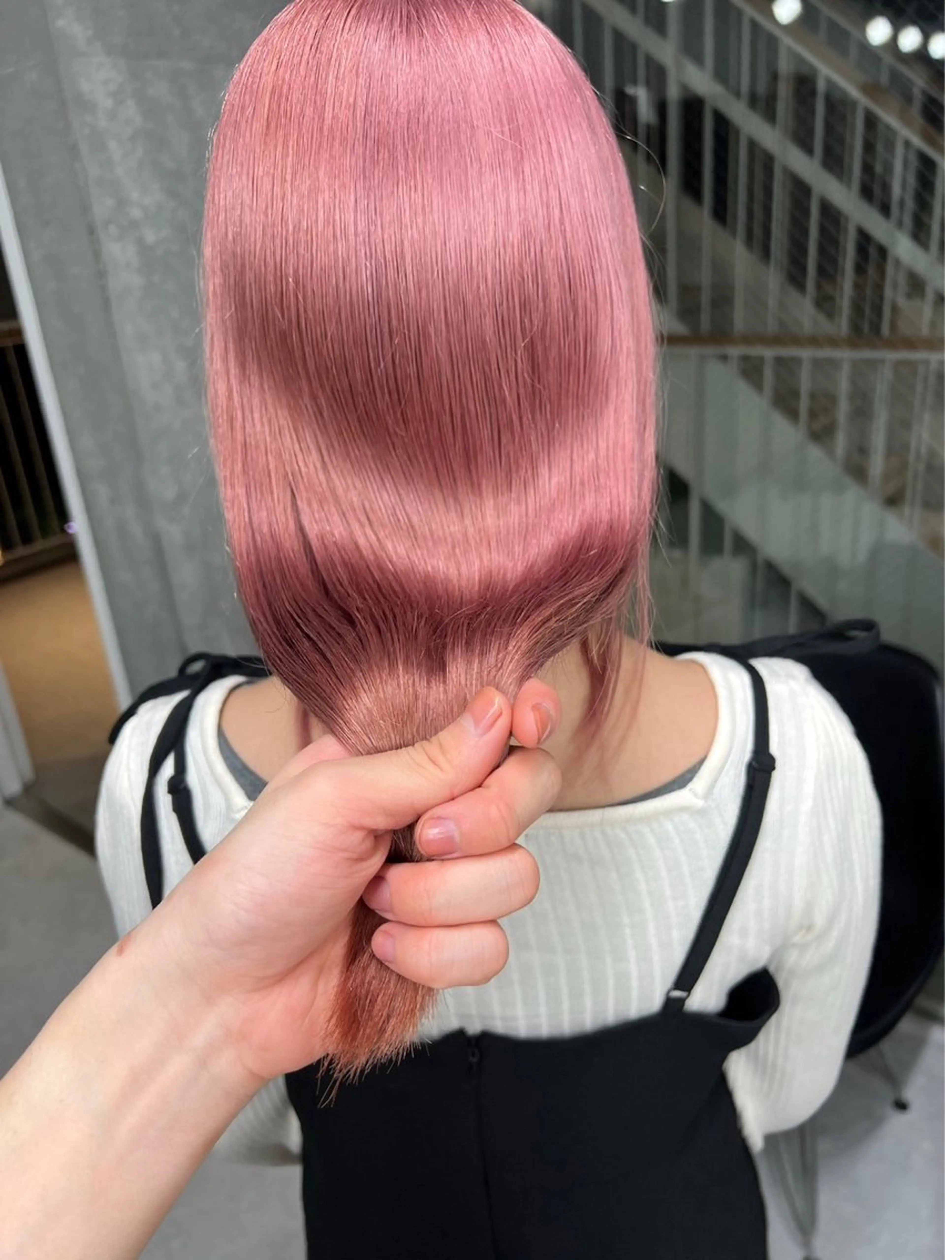 ミディアム カラー アッシュ アッシュグレー ベージュカラー ブリーチ ブロンド 【美髪ハイトーン】 髪質改善/大和🎀のヘアスタイル