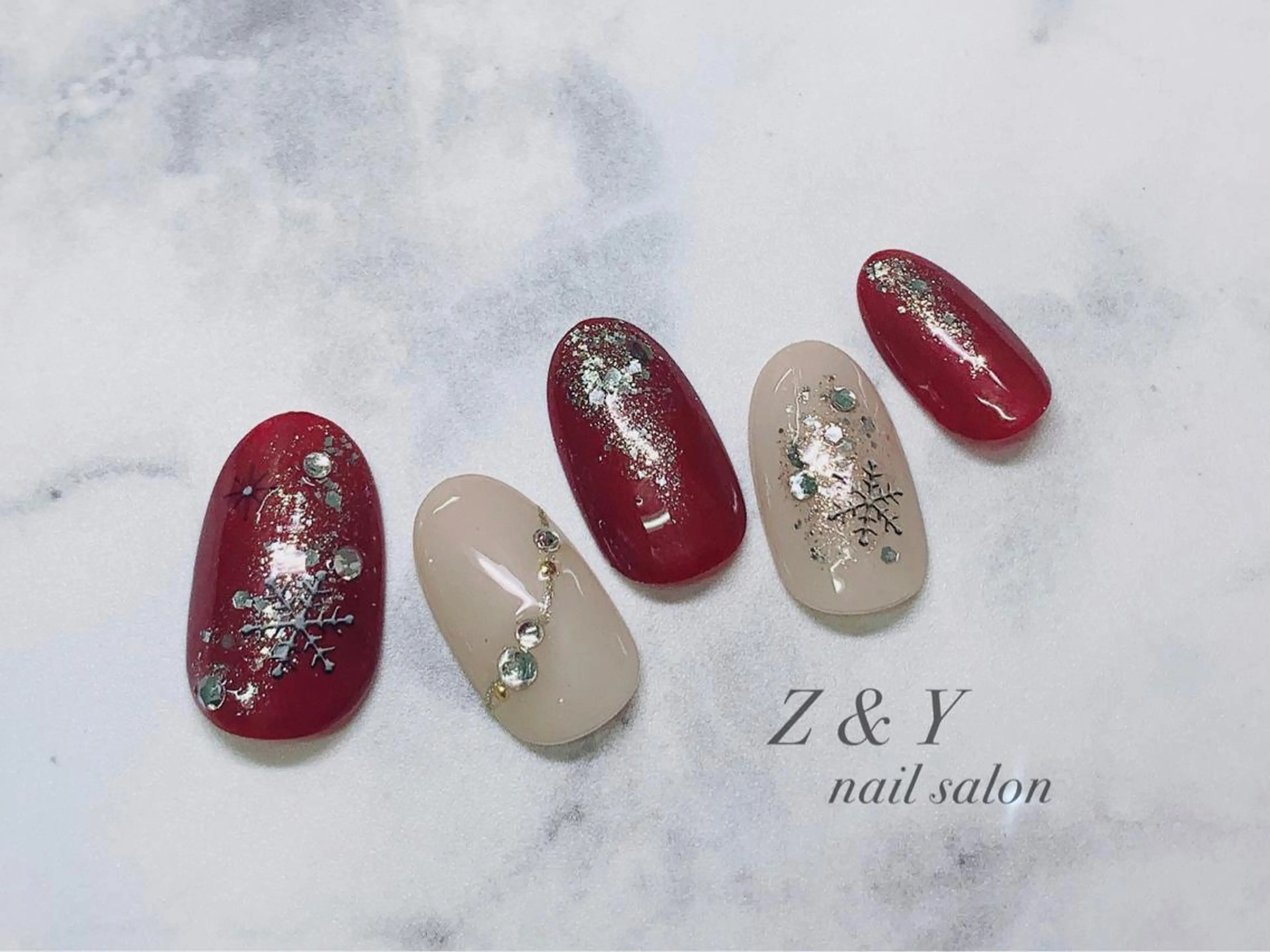 ネイル 冬ネイル クリスマス ﾌｨﾙｲﾝ専門ﾈｲﾙｻﾛﾝ彩 博多駅前店所属・ネイルサロン 彩 irodoriのネイルデザイン