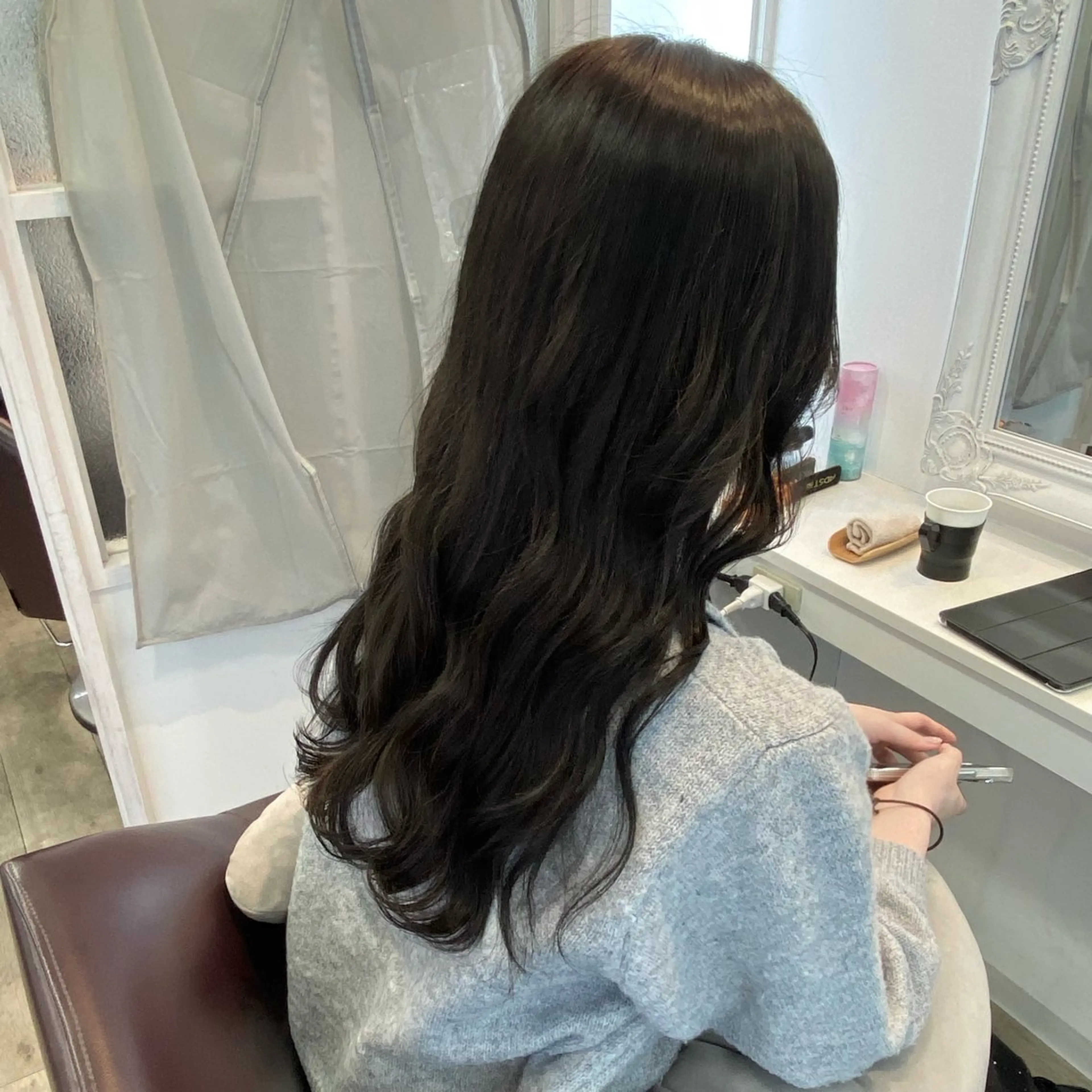 ロング カラー ブリーチ 透明感カラー ダークグレー ヘアカラー 𝑆𝐴𝑂𝑅𝐼 /大森🪞🎀のヘアスタイル