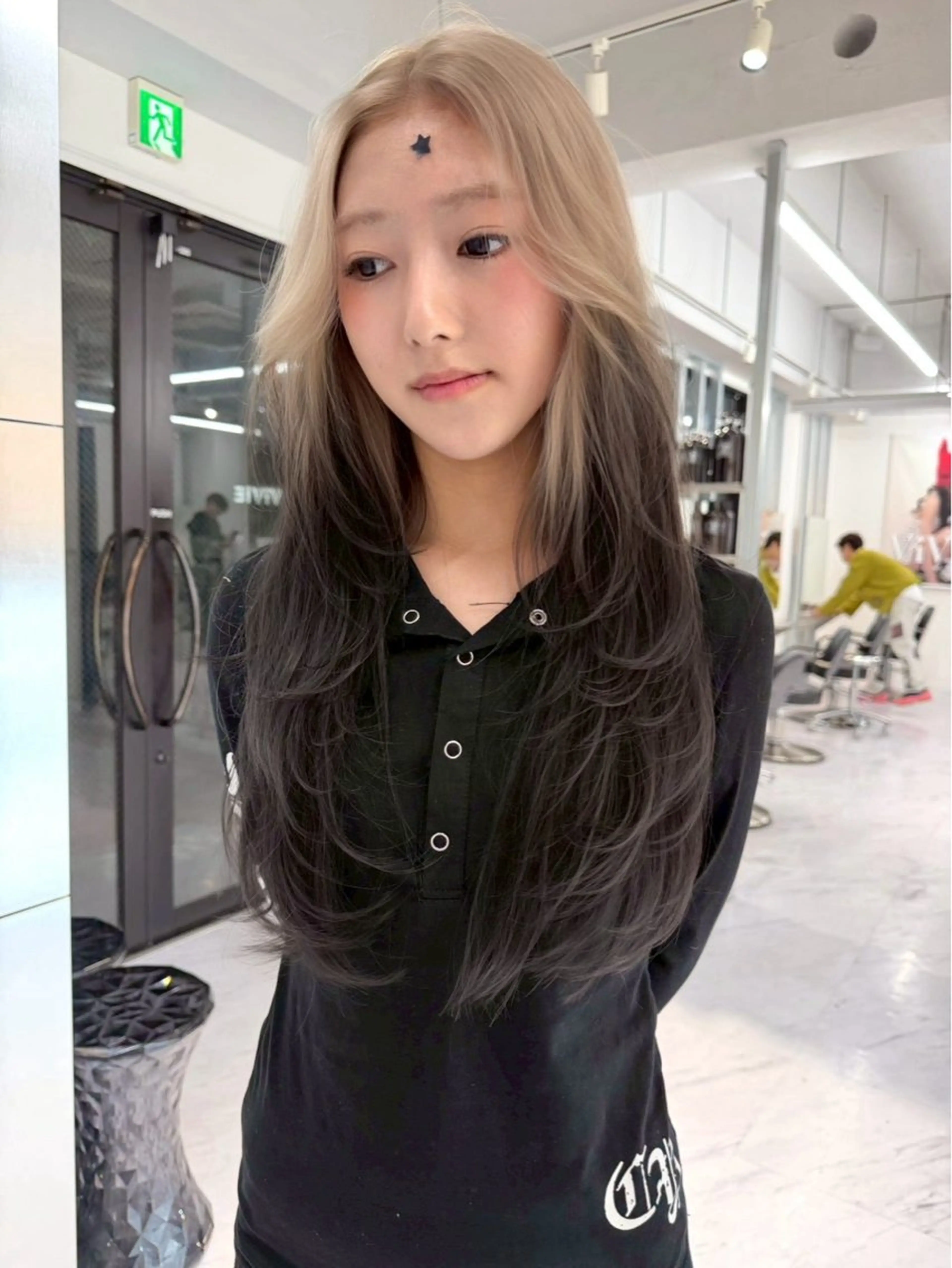 ロング カラー ベージュカラー ブリーチ ケアブリーチ デザインカラー ダブルカラー ヘアカラー トリートメント TATSUブリーチ/ ミルクティーベージュのヘアスタイル