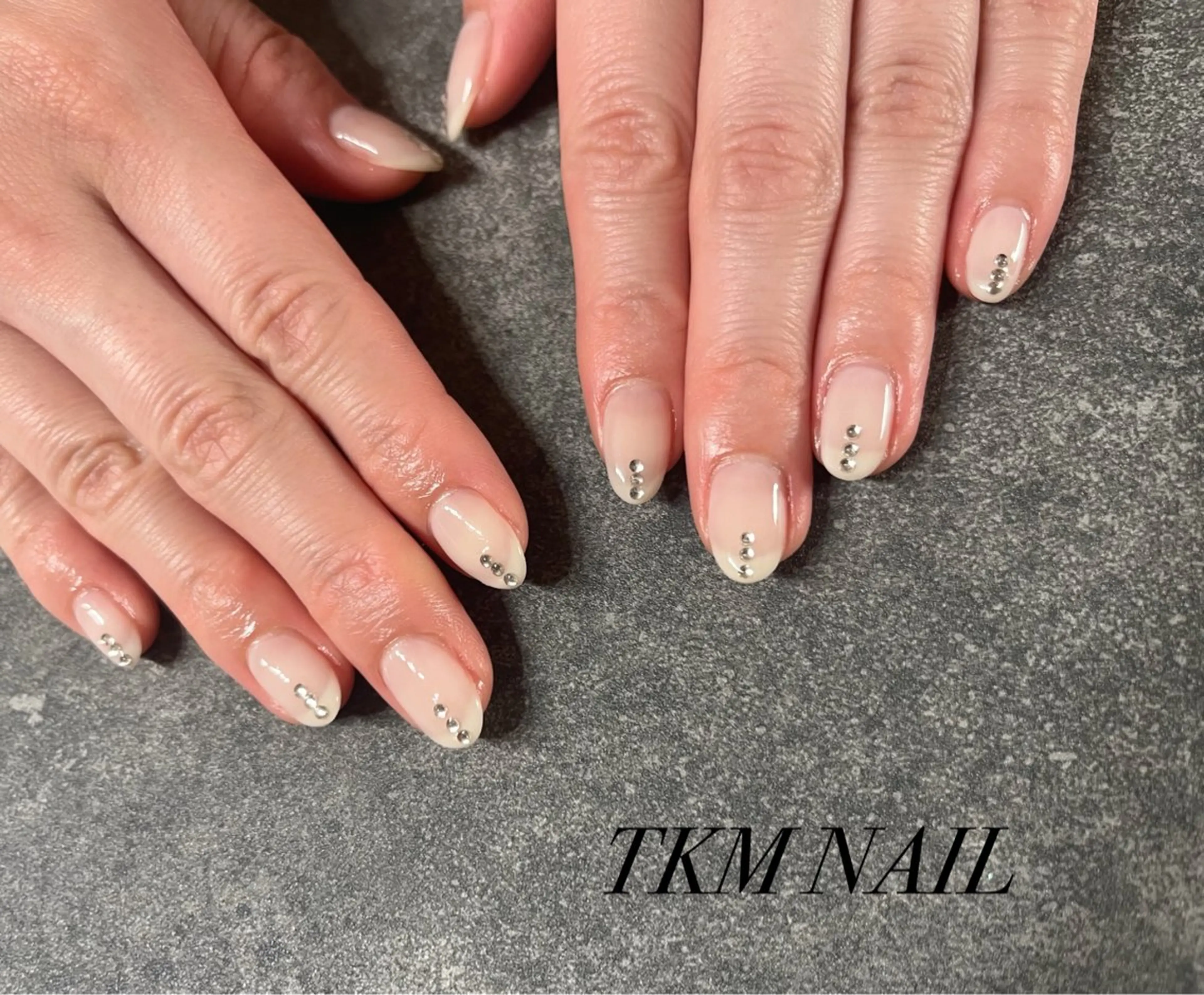 ネイル シンプルネイル ストーンネイル ______ TKM  NAILのネイルデザイン