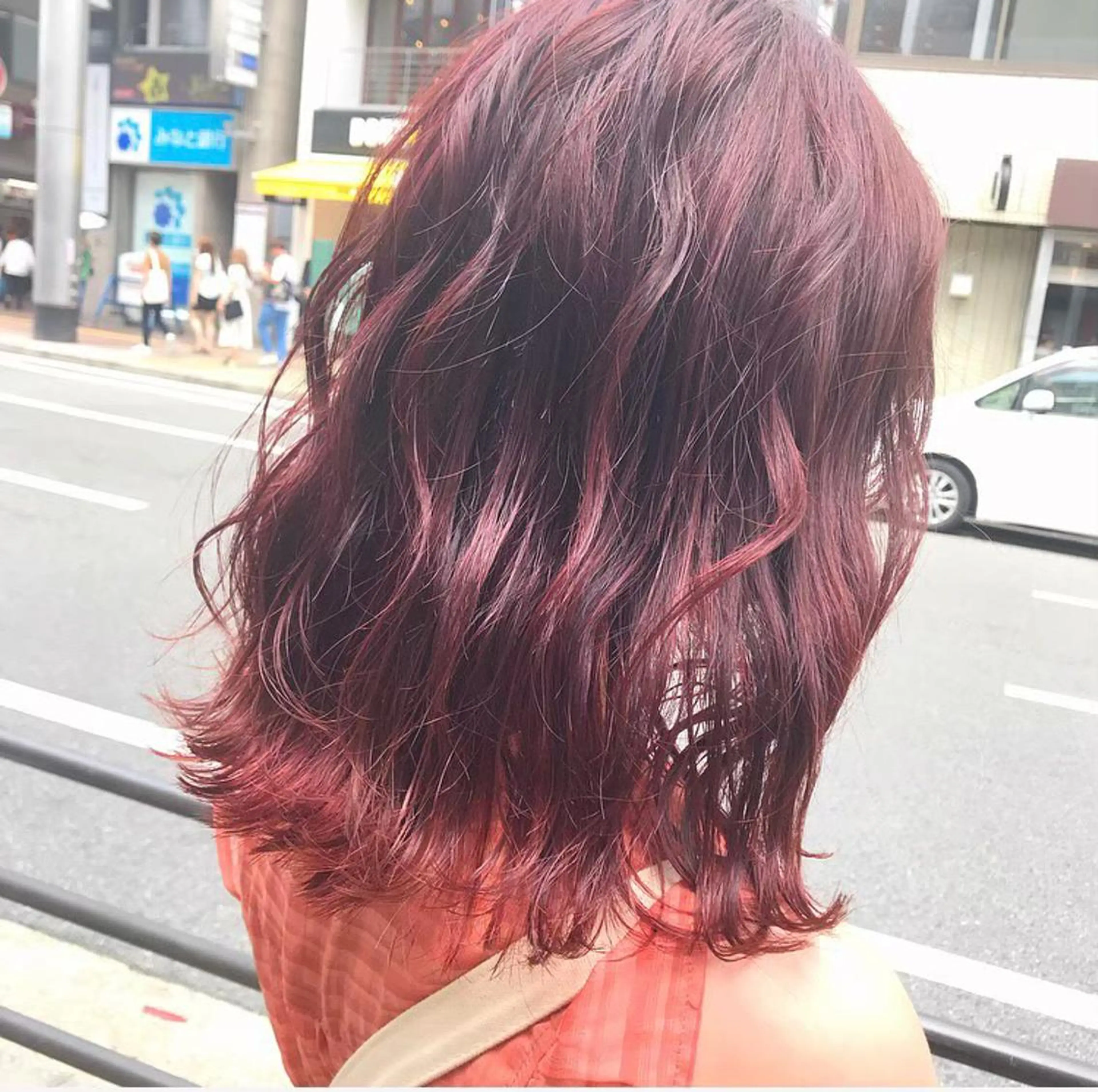セミロング カラー レッドカラー 藤井 貴美子のヘアスタイル
