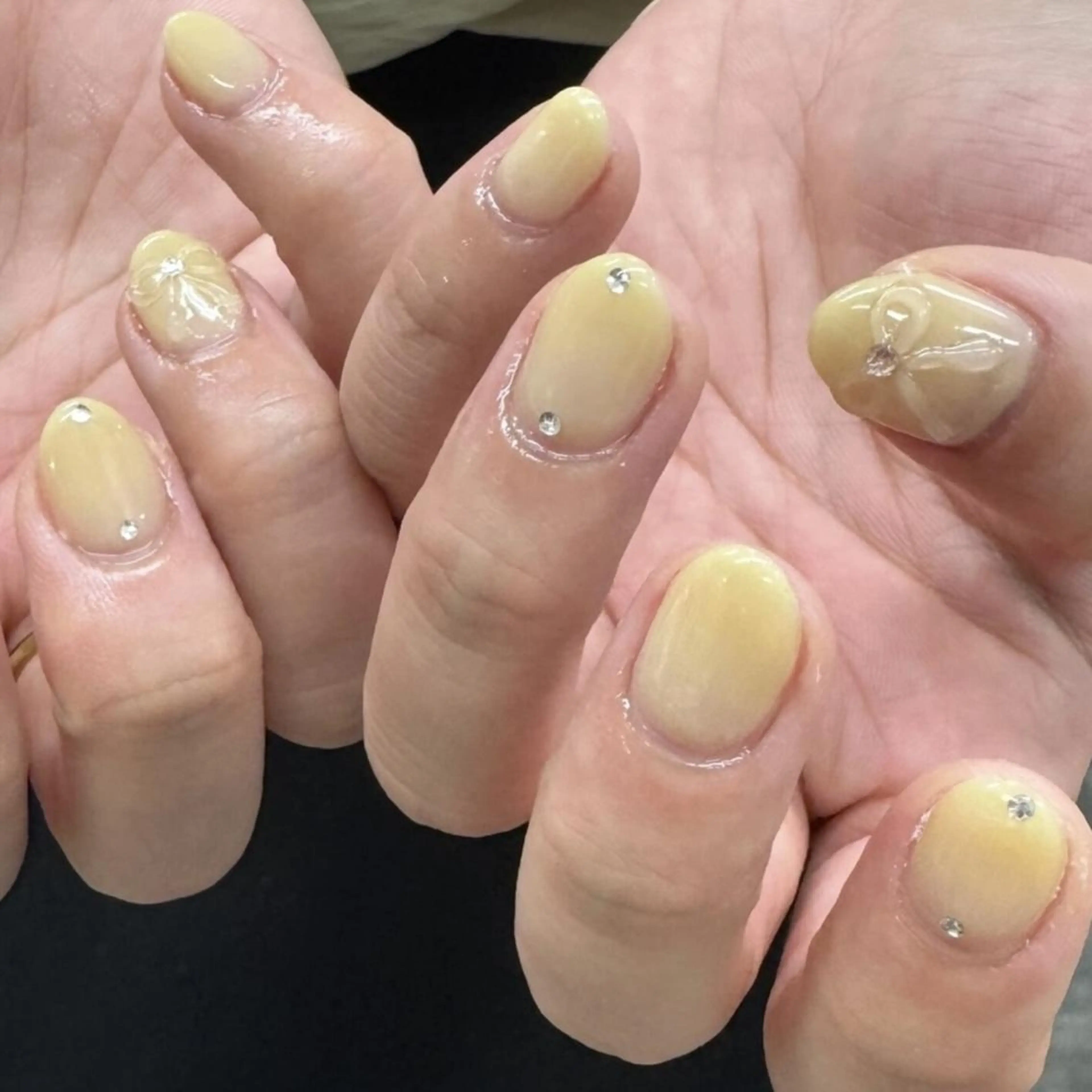 ネイル ジェルネイル 韓国ネイル ニュアンスネイル リボン ワンホンネイル nailstudio eviz新宿店のネイルデザイン