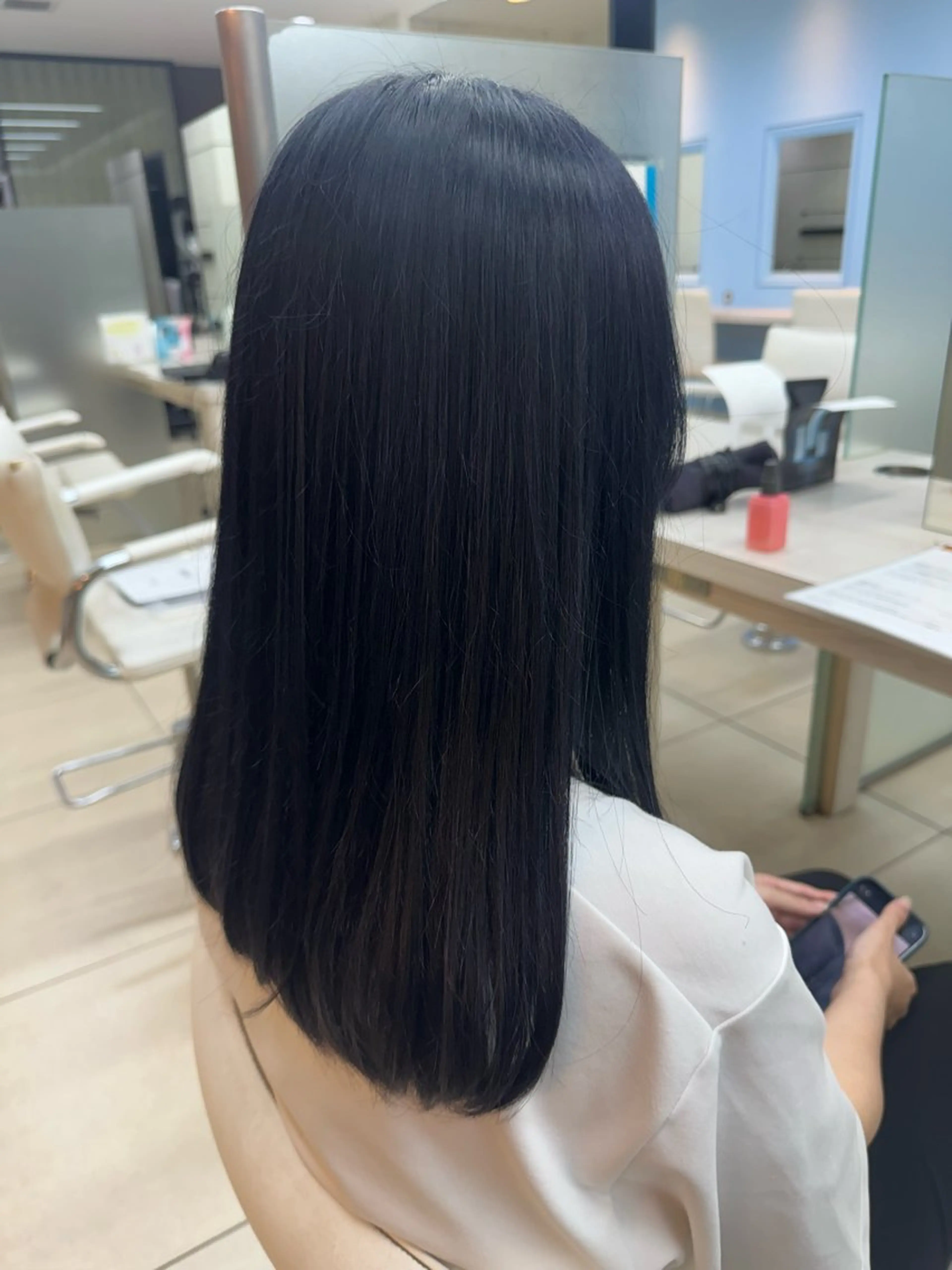 セミロング カラー 黒髪 ブルーカラー ブルーブラック ネイビーカラー ヘアカラー ✂︎✂︎レディースの メンズカット屋さんのヘアスタイル