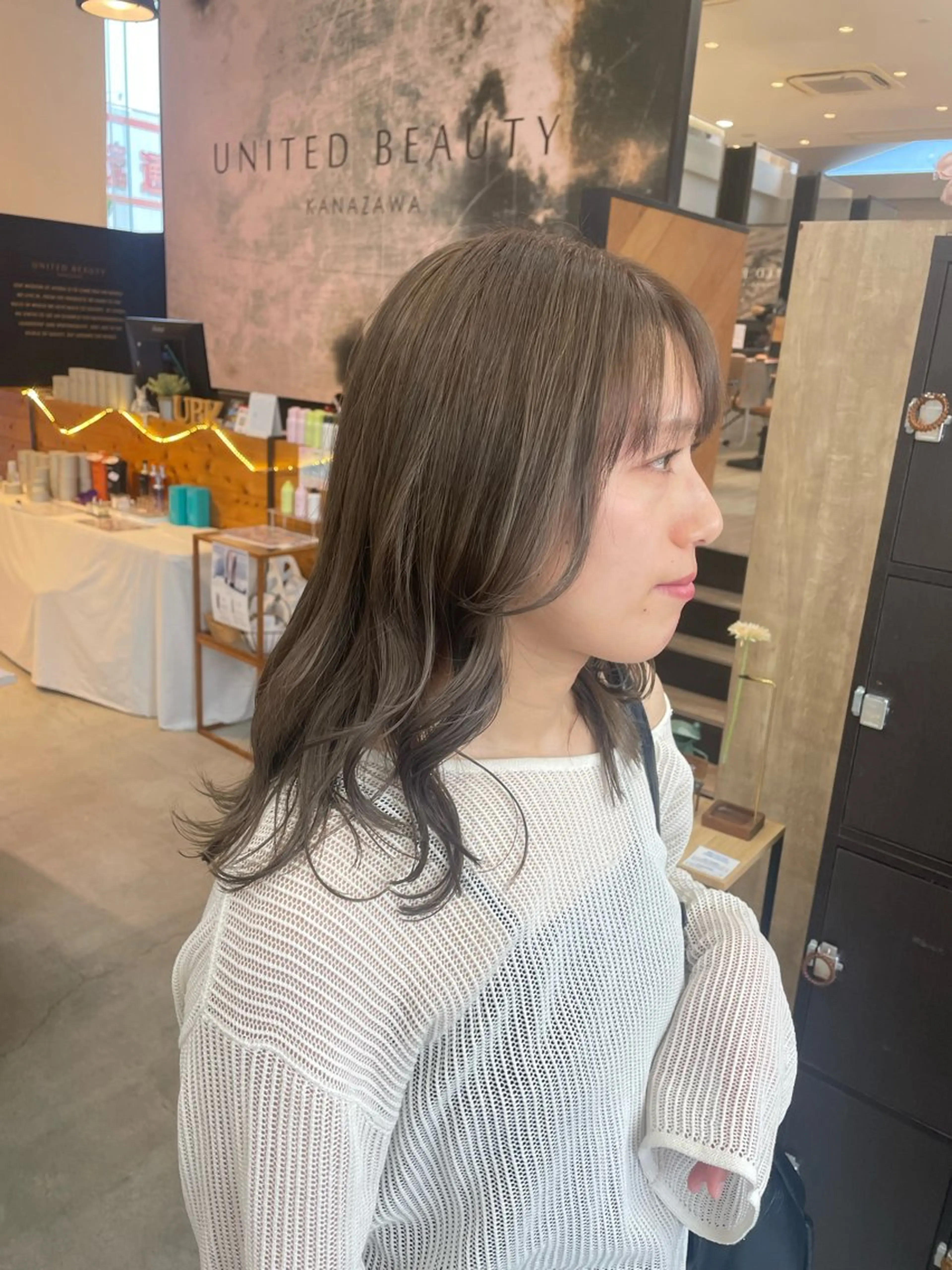 ミディアム レイヤーカット ヘアカラー UNITED  BEAUTY KANAZAWA所属・テラダ ユウシン西金沢のヘアスタイル