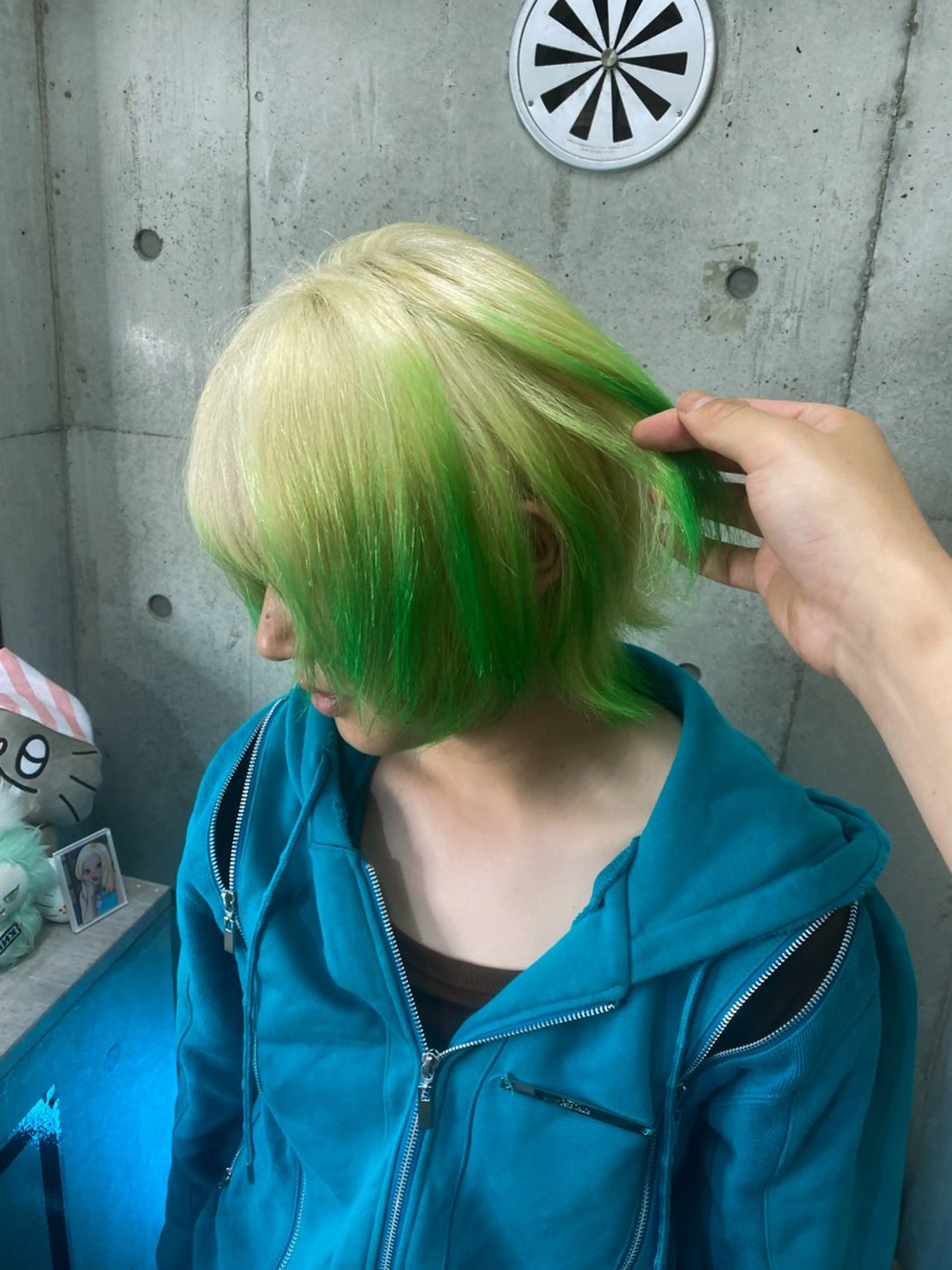 ミディアム カット ヘアカラー トリートメント ヘアセット 個性派ウルフ/メンズ /ブリーチ/渋谷のヘアスタイル