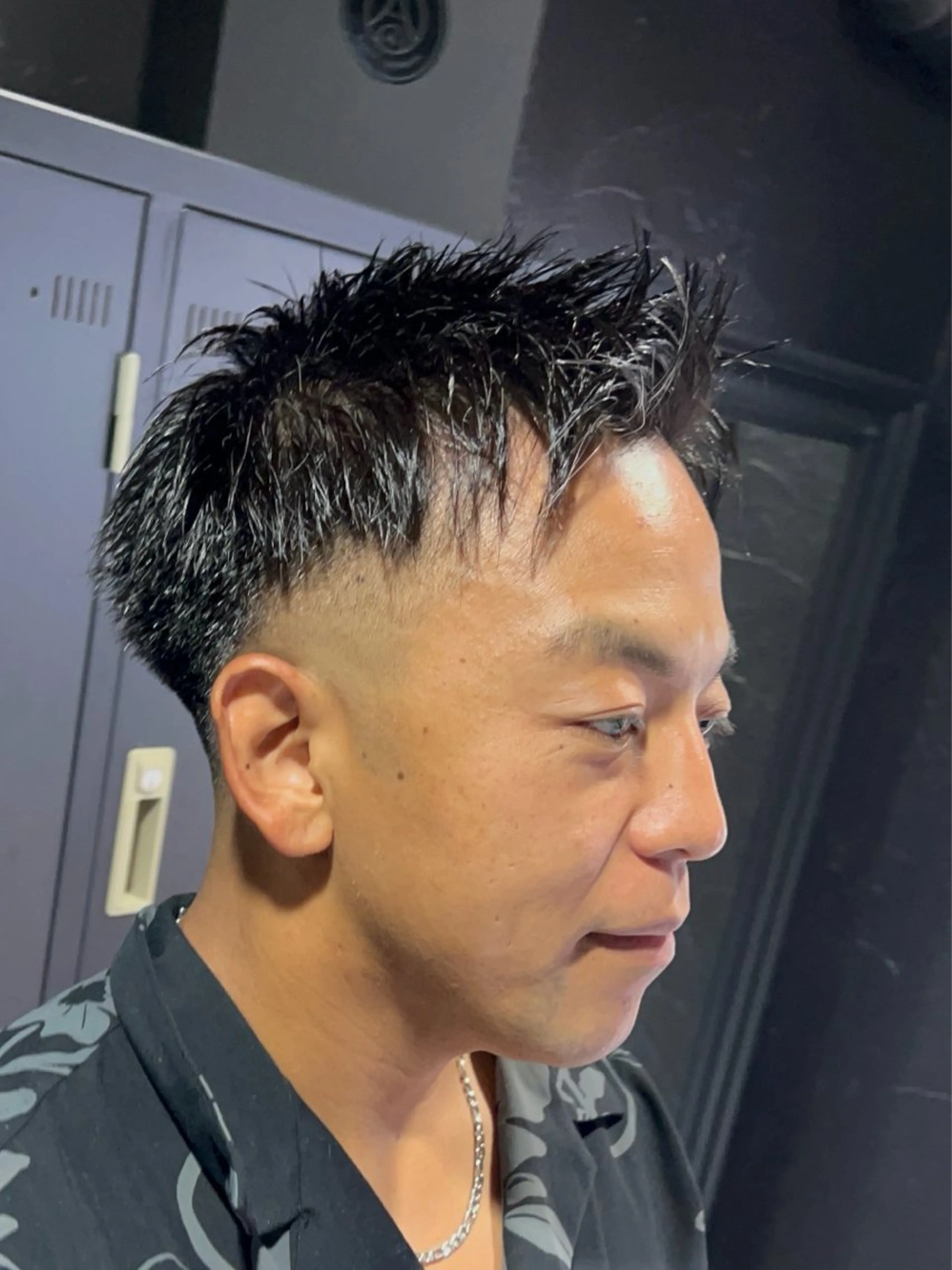 ショート メンズ アップバング フェードカット スキンフェード ショートヘア 【フェザーパーマ】 【縮毛矯正】鶴田文のヘアスタイル