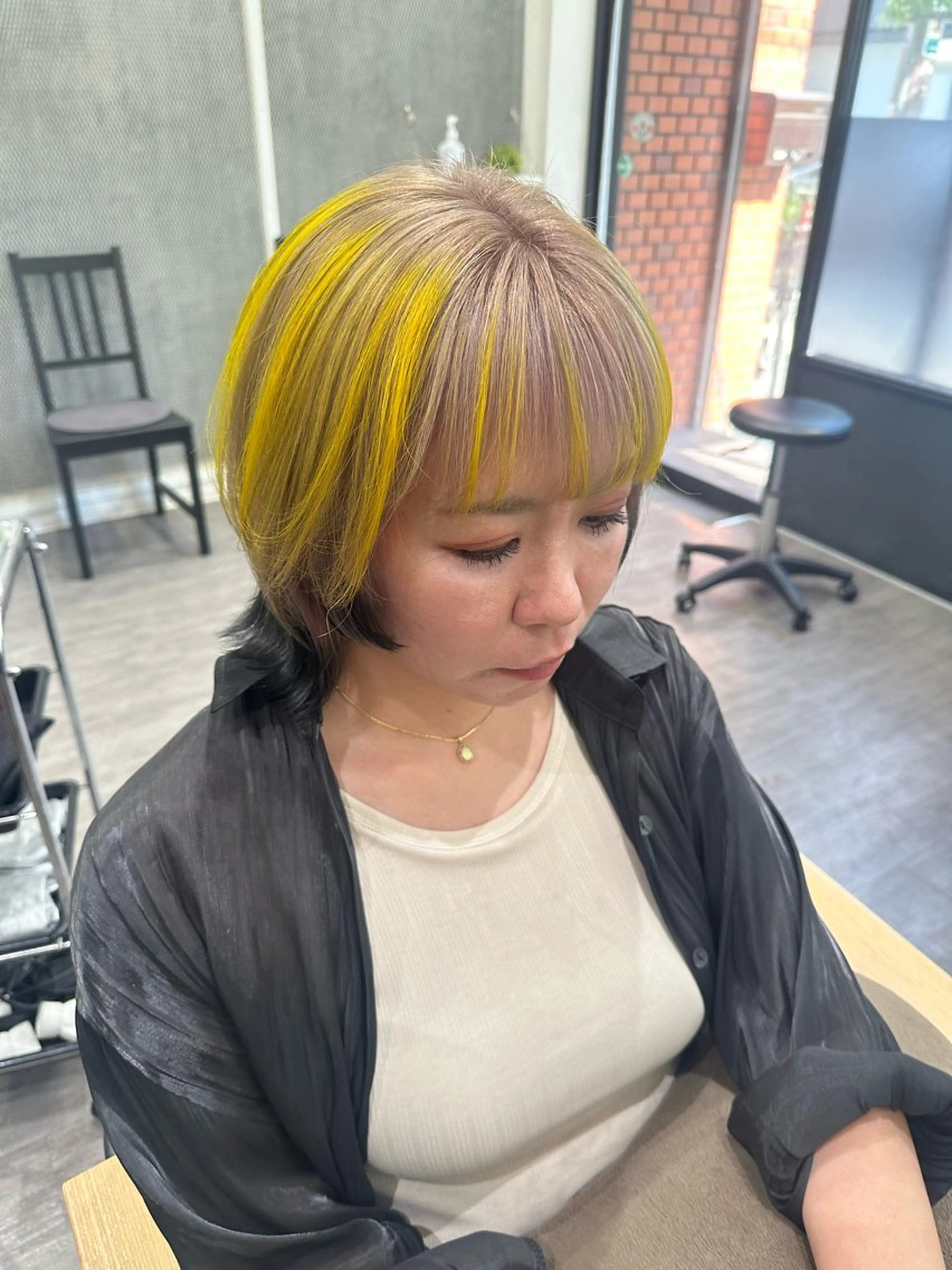 ミディアム カラー ベージュカラー 黒髪 デザインカラー ハイライトカラー ホワイトベージュ 艶髪レイヤー上田 紗也🇰🇷💗のヘアスタイル