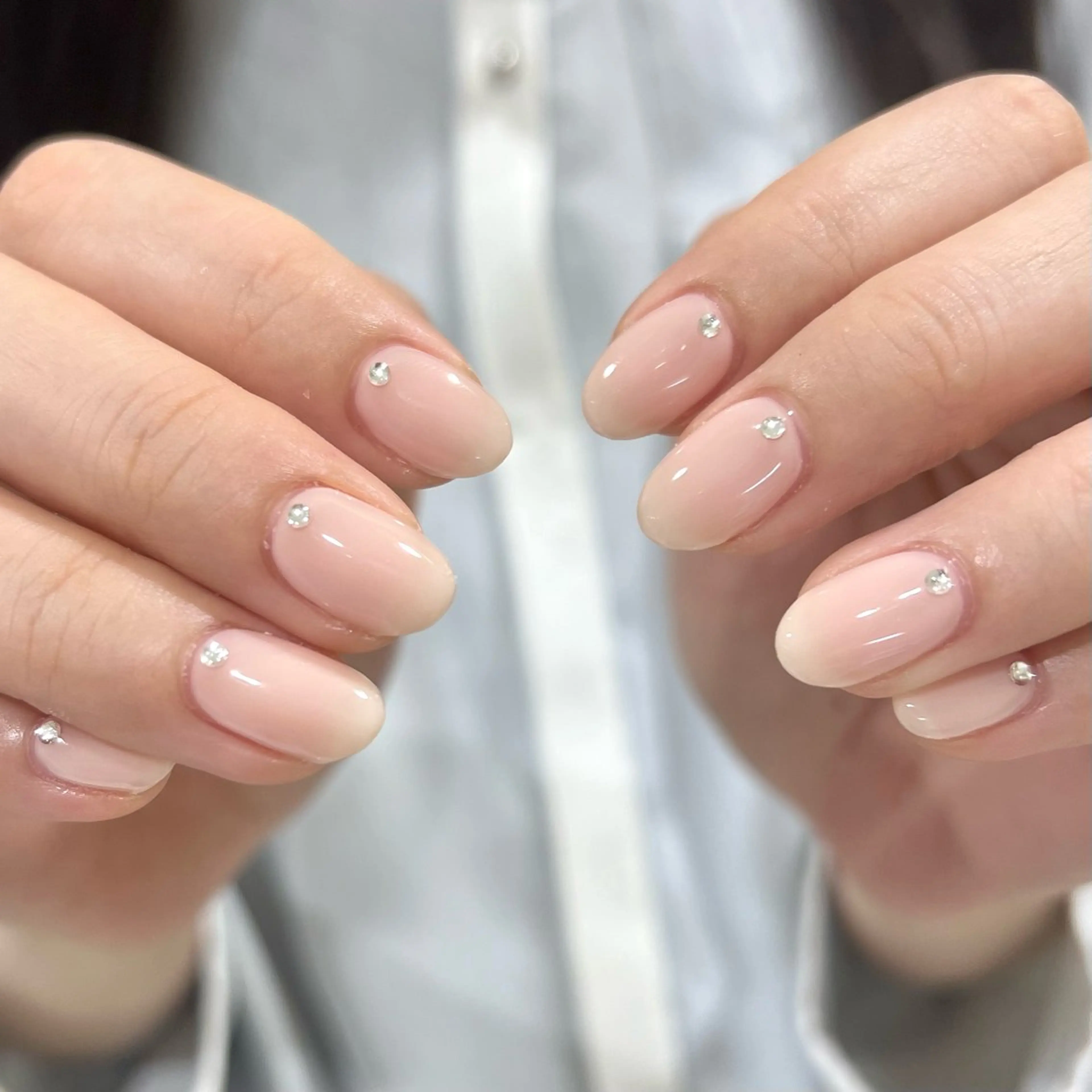 ネイル ワンカラーネイル ストーンネイル ハンドネイル 🎀チーク/ちゅるん 🫧chisa🎀のネイルデザイン