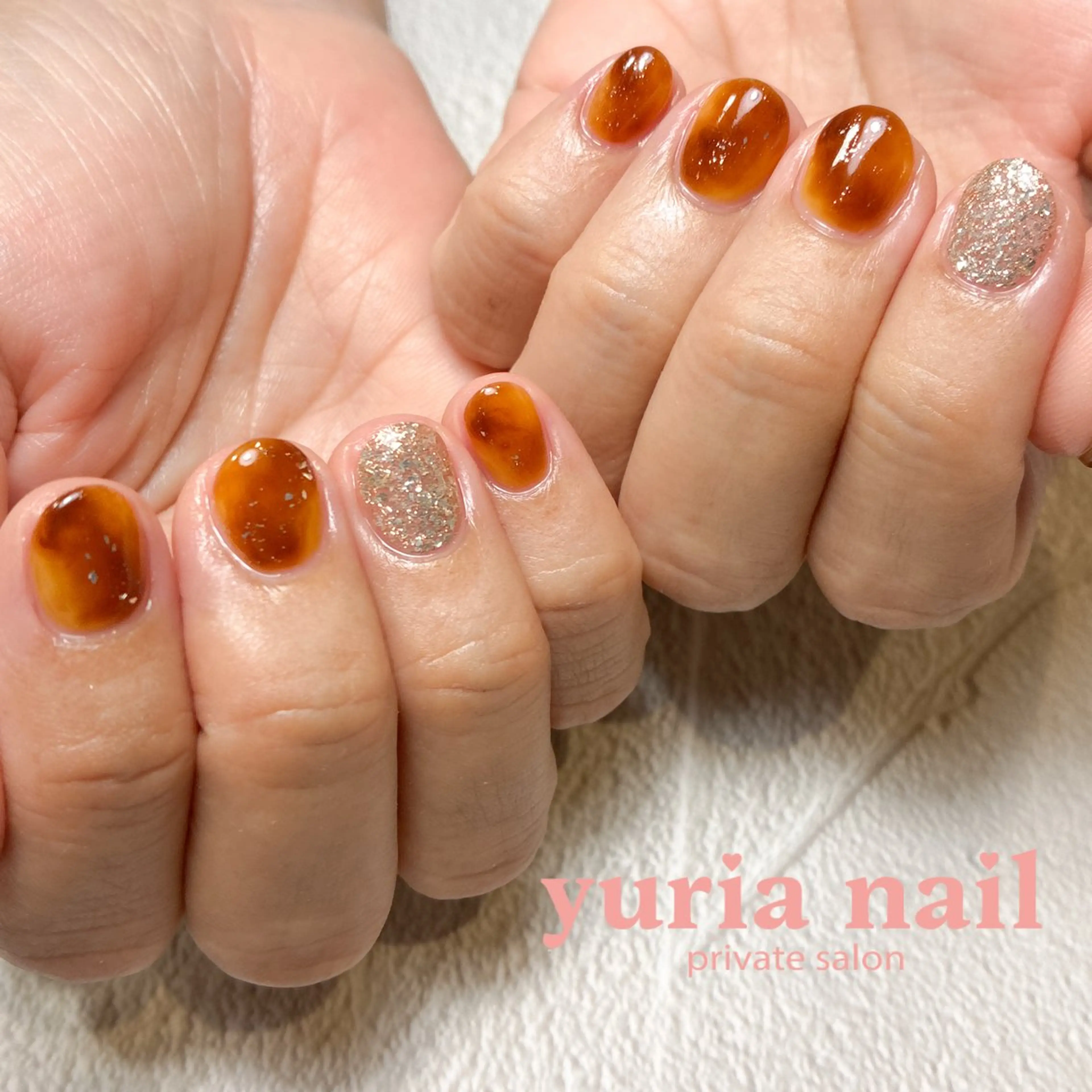 ネイル アートネイル べっ甲ネイル ブラウン ジェルネイル ラメ(グリッター) ハンドネイル 小林 ゆりあのネイルデザイン