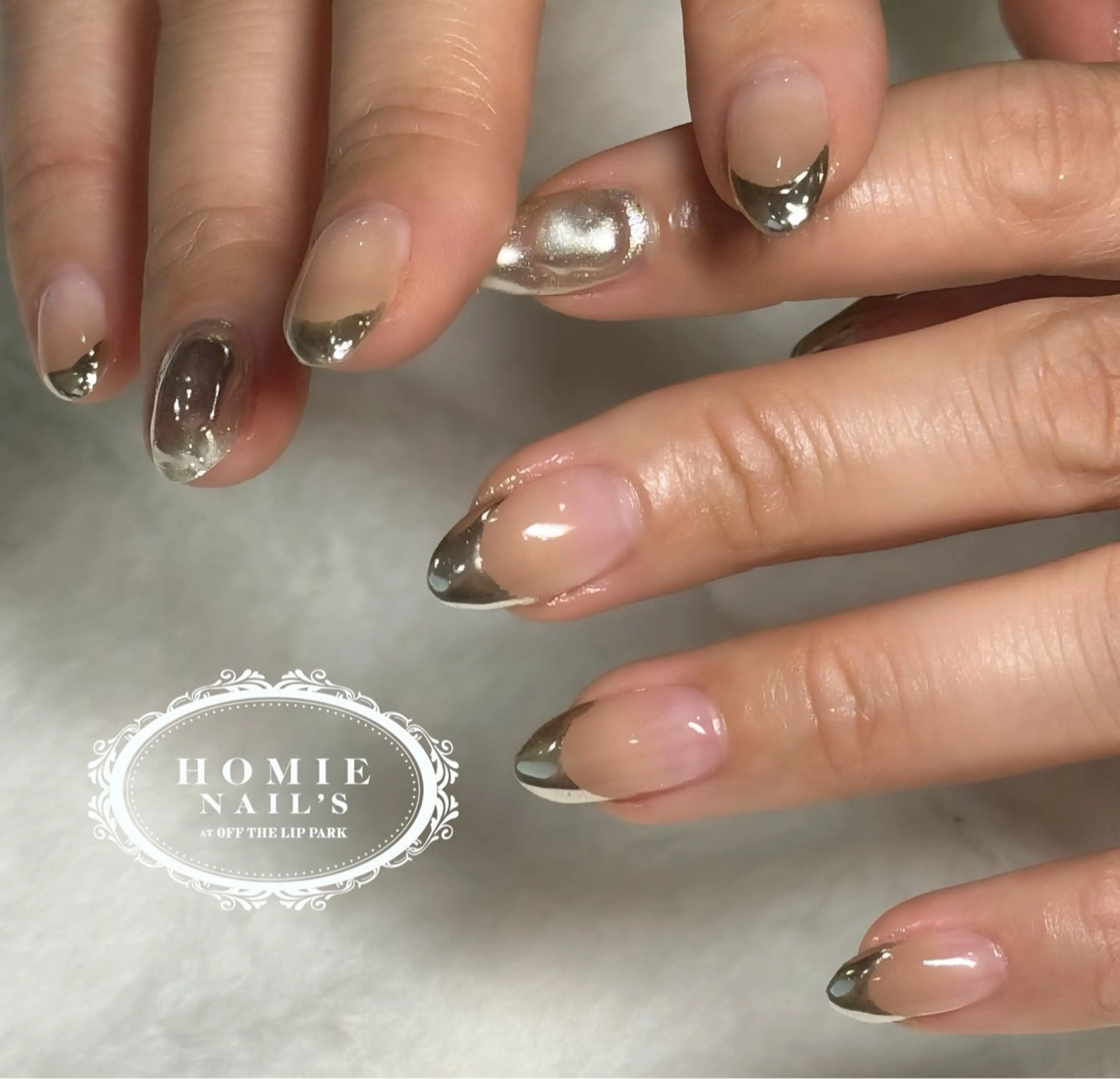ネイル フレンチネイル ミラーネイル シルバー オフザリップパーク Asamiのネイルデザイン