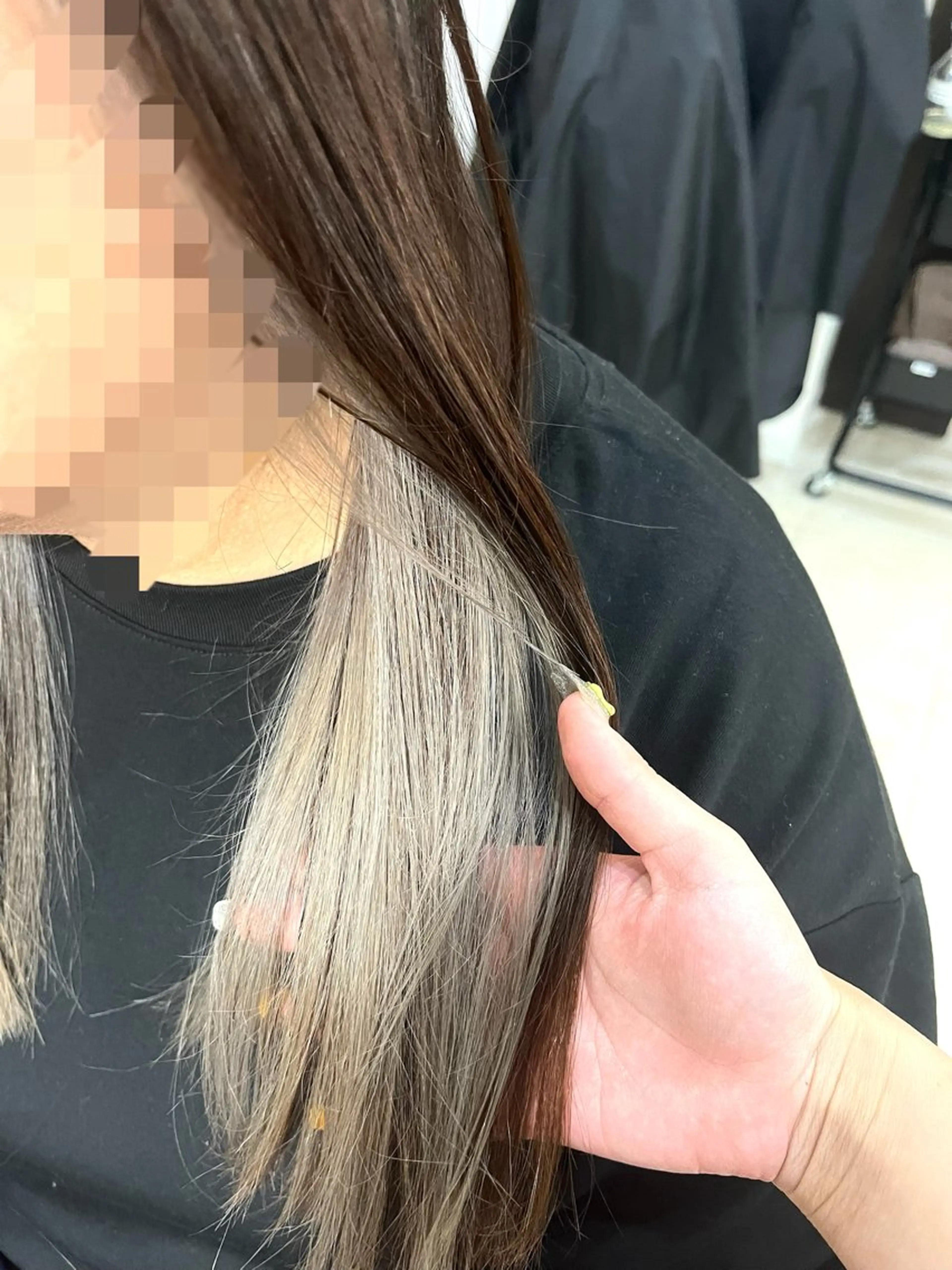ロング カラー イヤリングカラー シルバー ホワイトシルバー カット ヘアカラー トリートメント 髪質改善SALON CLALA by Manis of hair所属・尾崎 百花のヘアスタイル