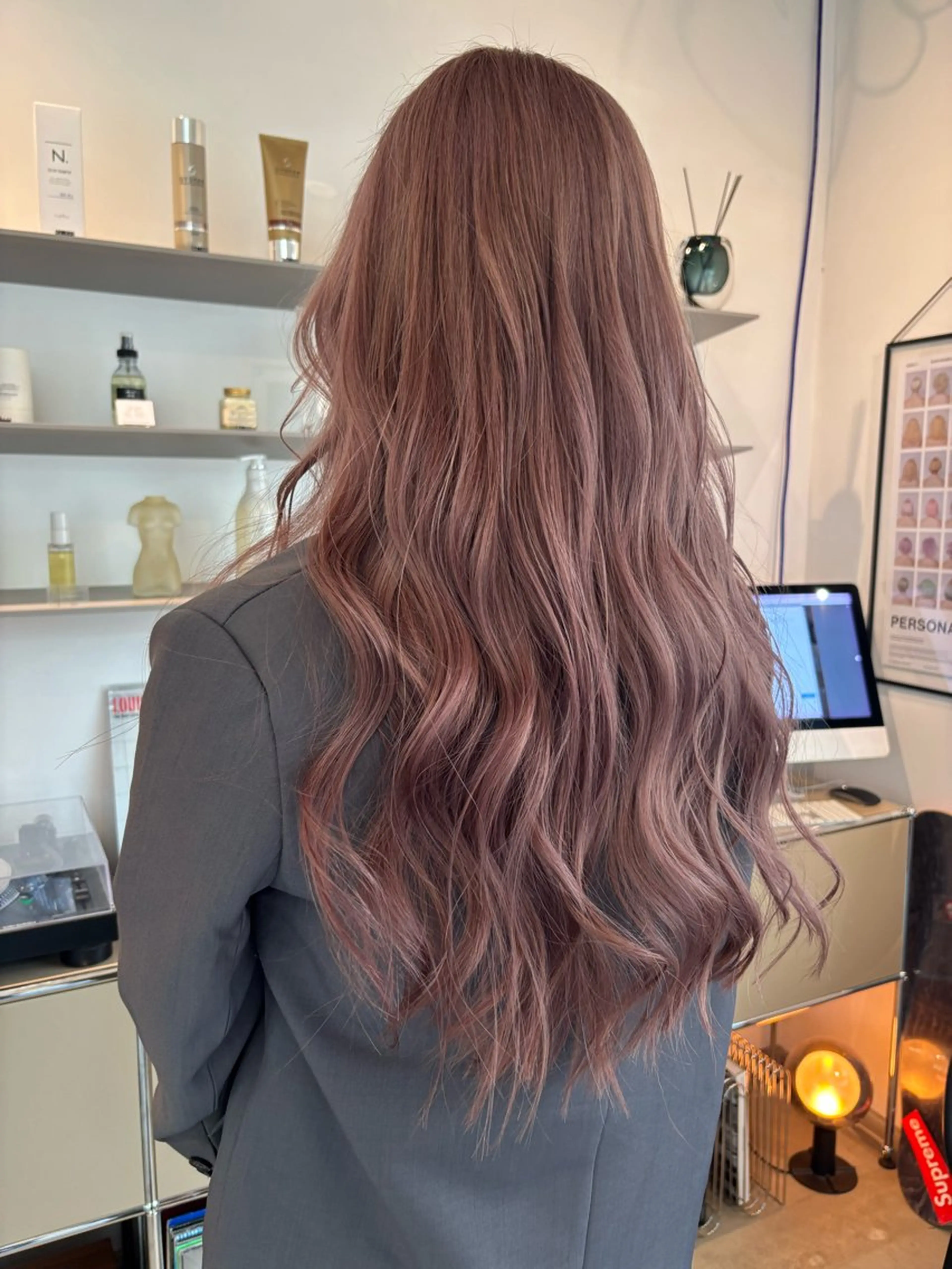 ロング カラー ベージュカラー ピンクカラー ピンクベージュ ヘアカラー Ravo所属・キラ/ハイトーン/ ダブルカラーのヘアスタイル