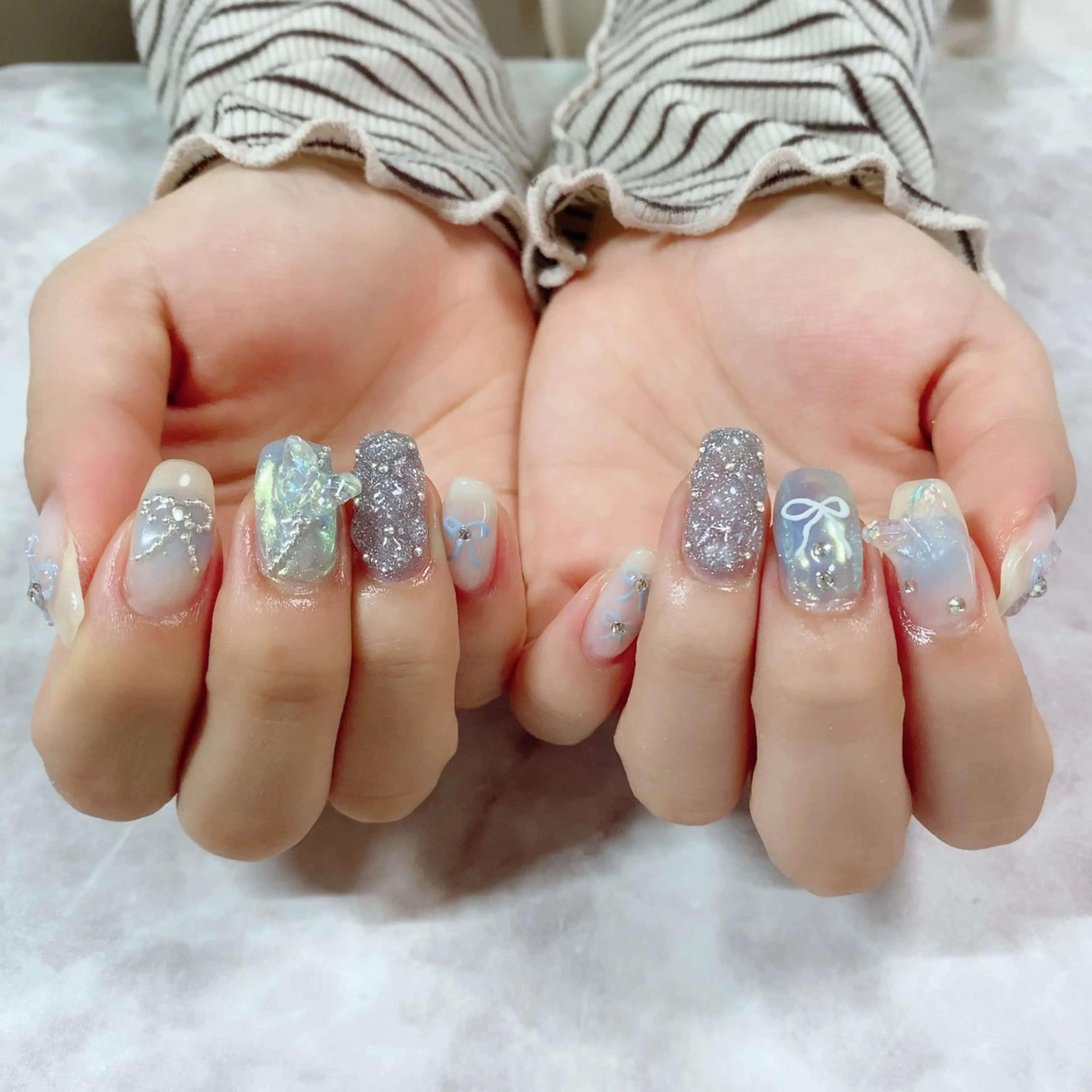 ネイル ブルー チークネイル ハンドネイル マジョリカ ブルーのネイルデザイン