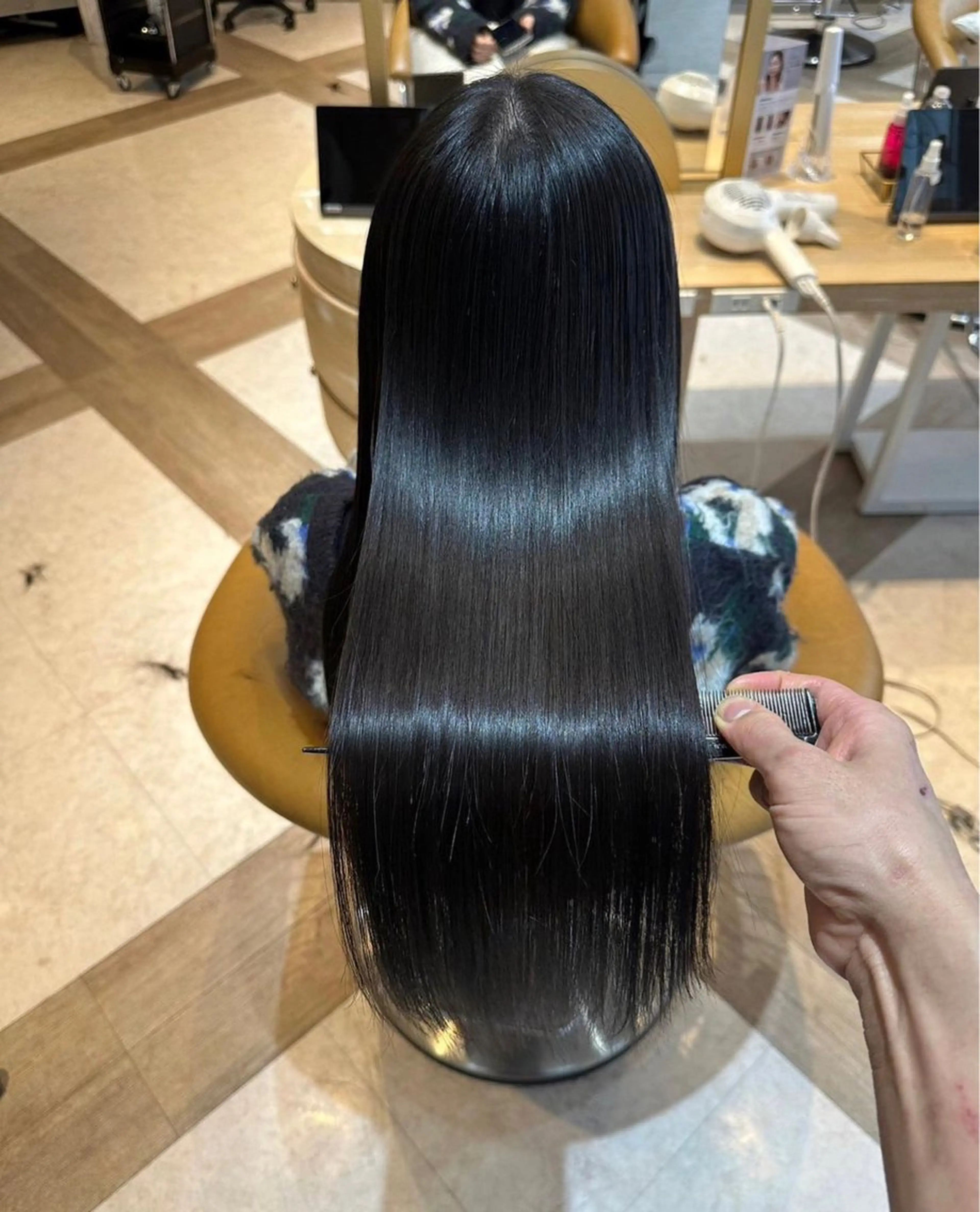 セミロング 服部大地/ブリーチ 無しWカラー髪質改善のヘアスタイル