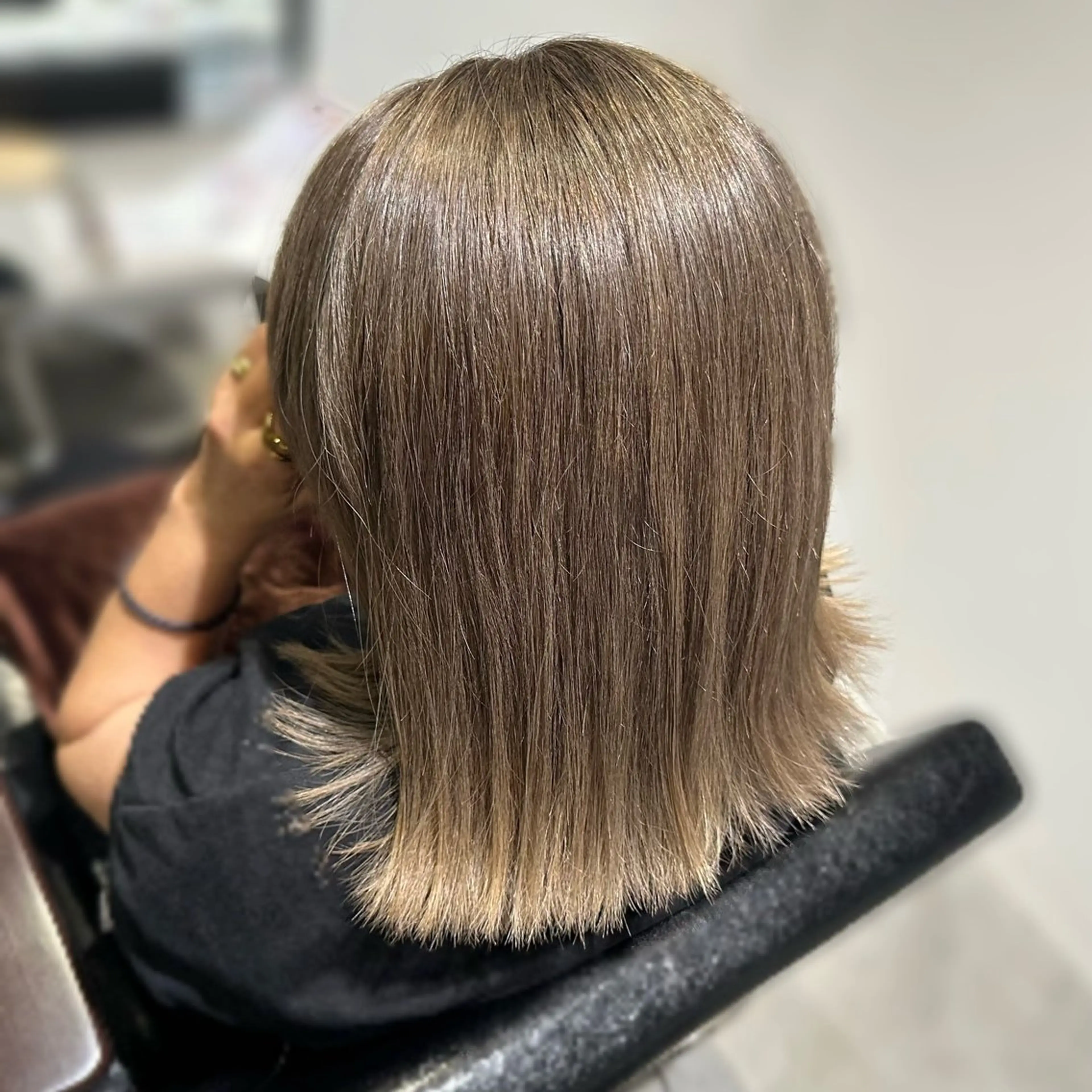 セミロング ヘアカラー 岩本みるか/ 暖色カラー/ベージュのヘアスタイル