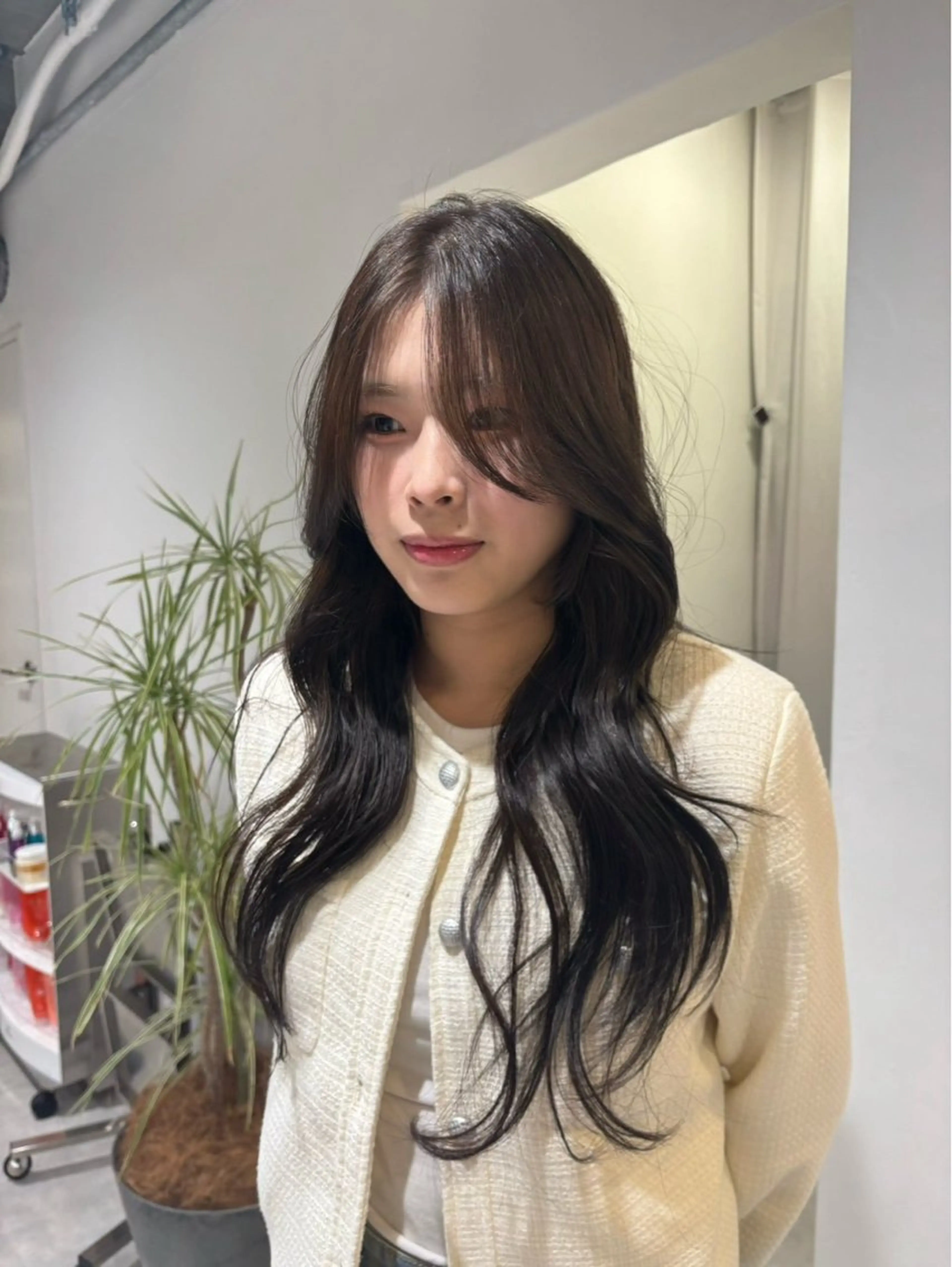 セミロング レイヤーカット LOREN＋透明感 オリーブhirokoのヘアスタイル