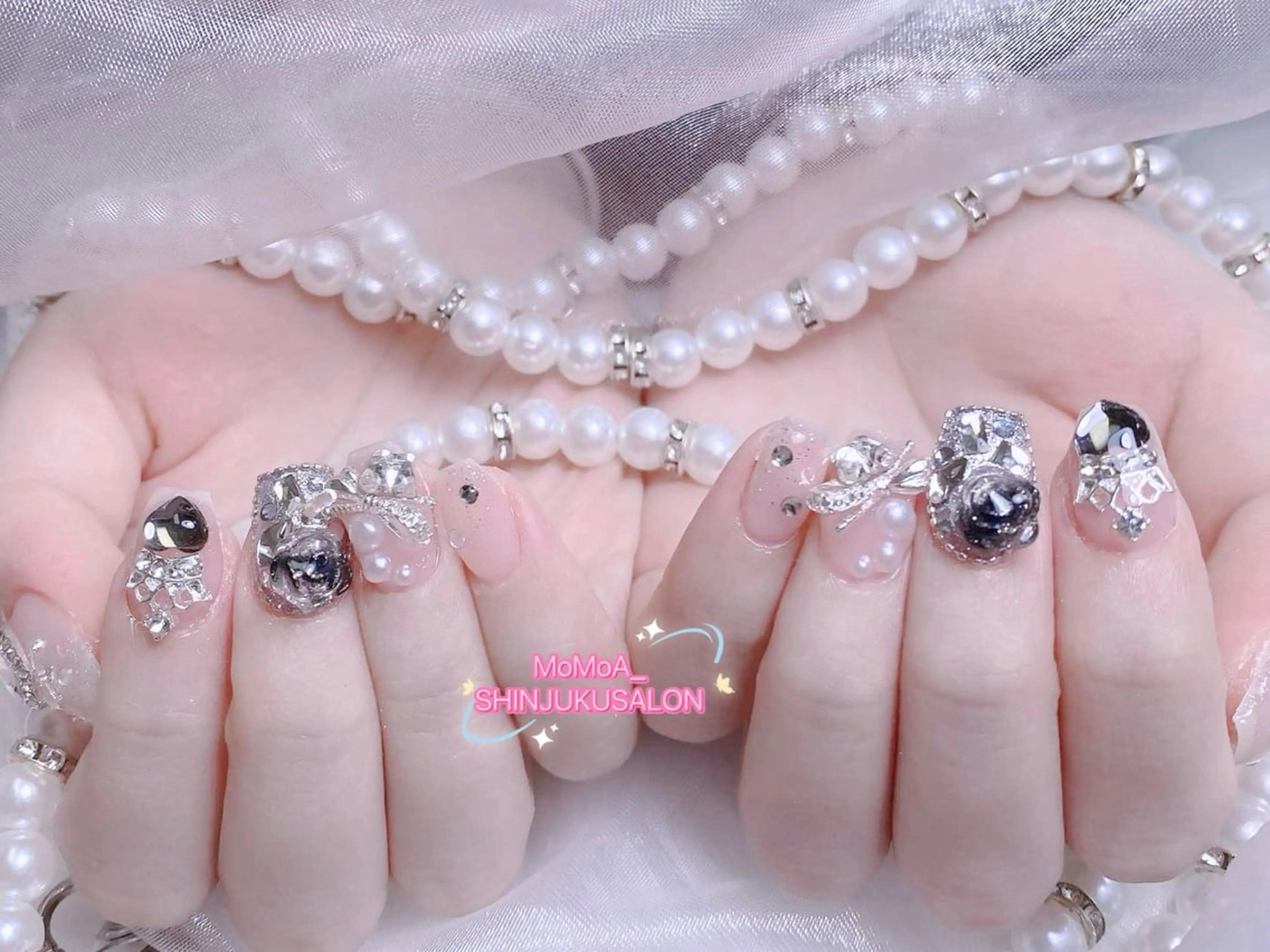 ネイル グラデーション キラキラネイル マグネットネイル スカルプネイル 冬ネイル ハンドネイル kawaiiko サロンのネイルデザイン