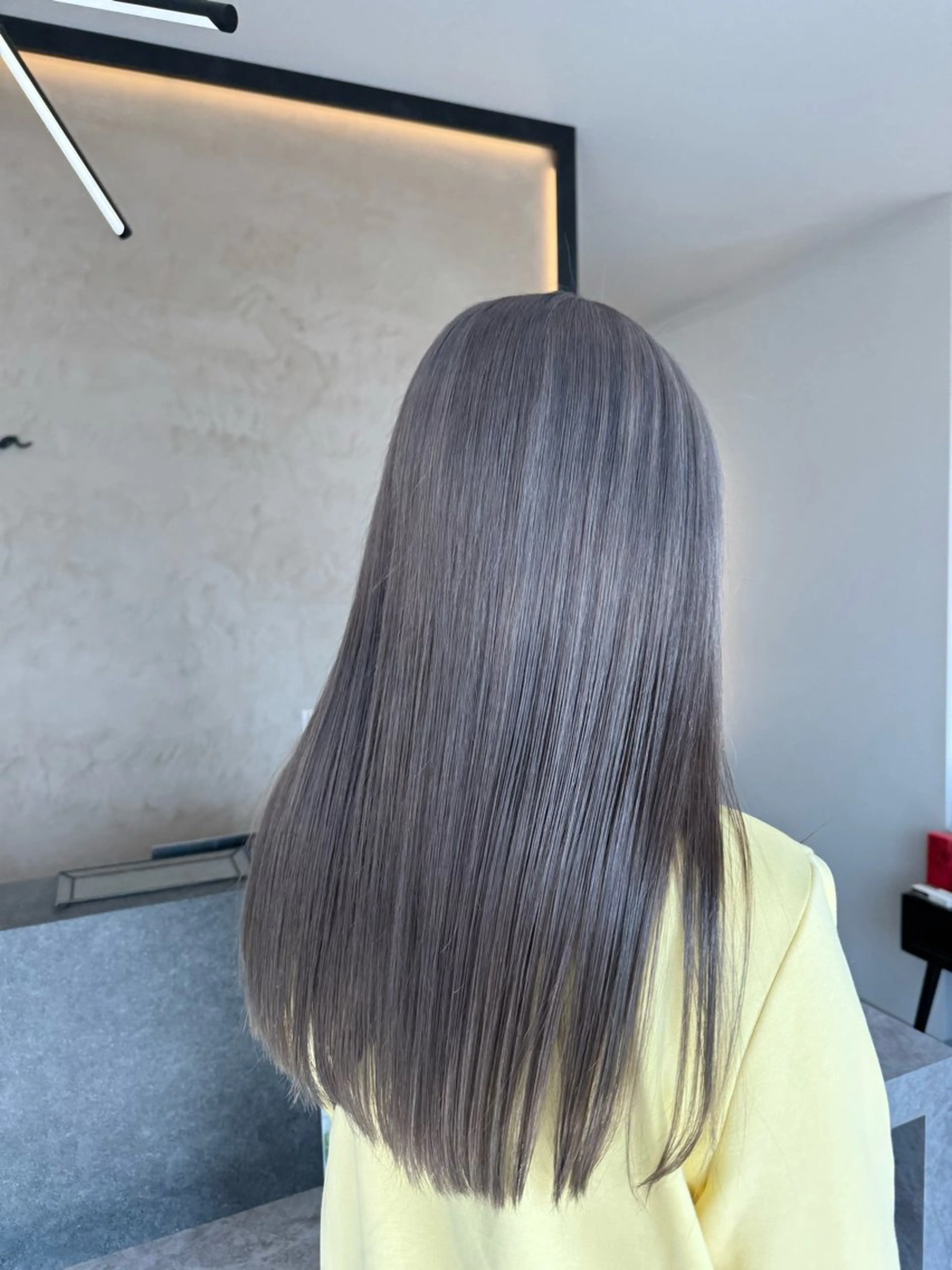 ロング アッシュ ヘアカラー トリートメント RIENS xreaのヘアスタイル