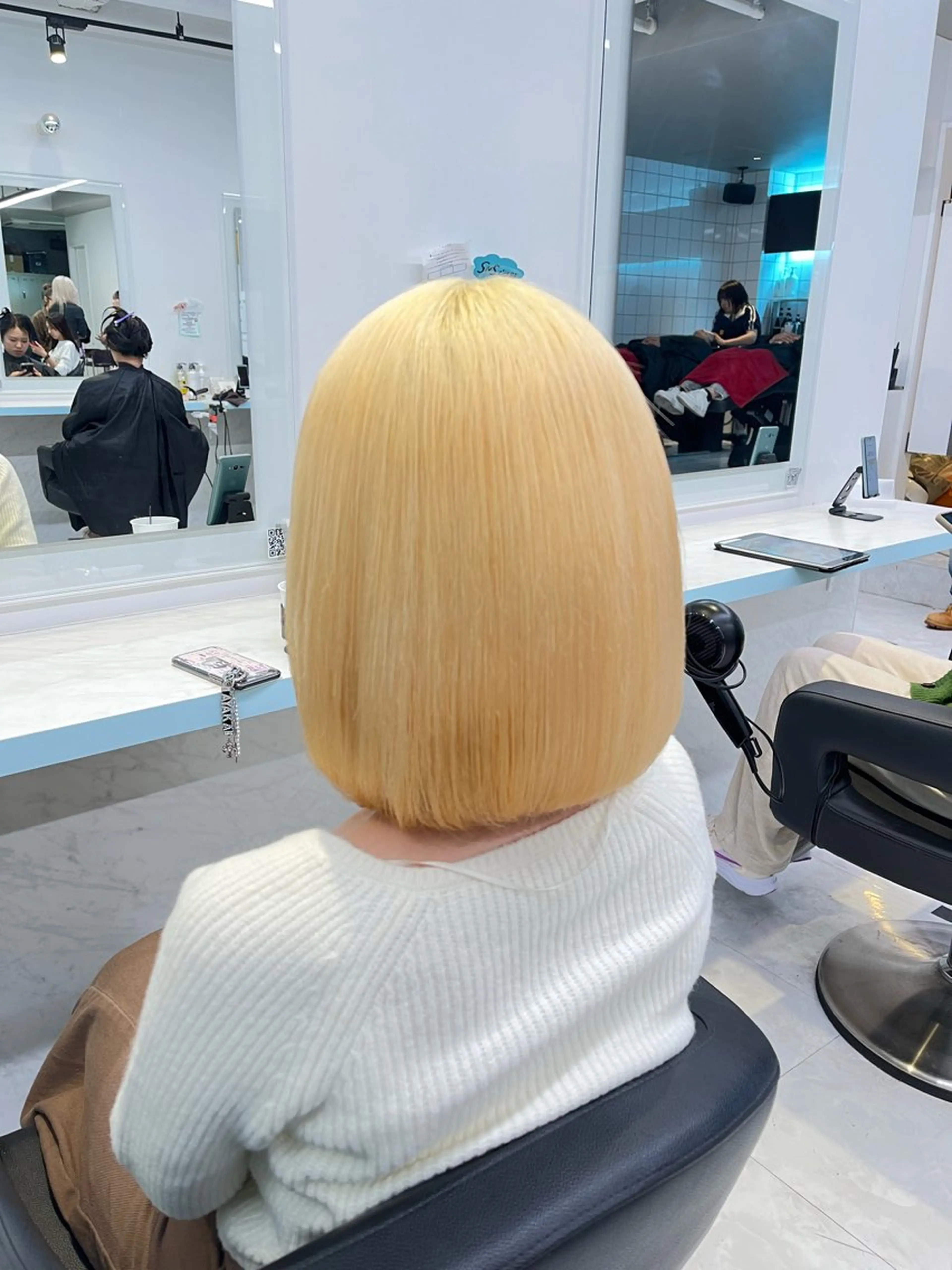 ショート カラー ヘアカラー ブリーチカラー 🩵MIZUKIのヘアスタイル