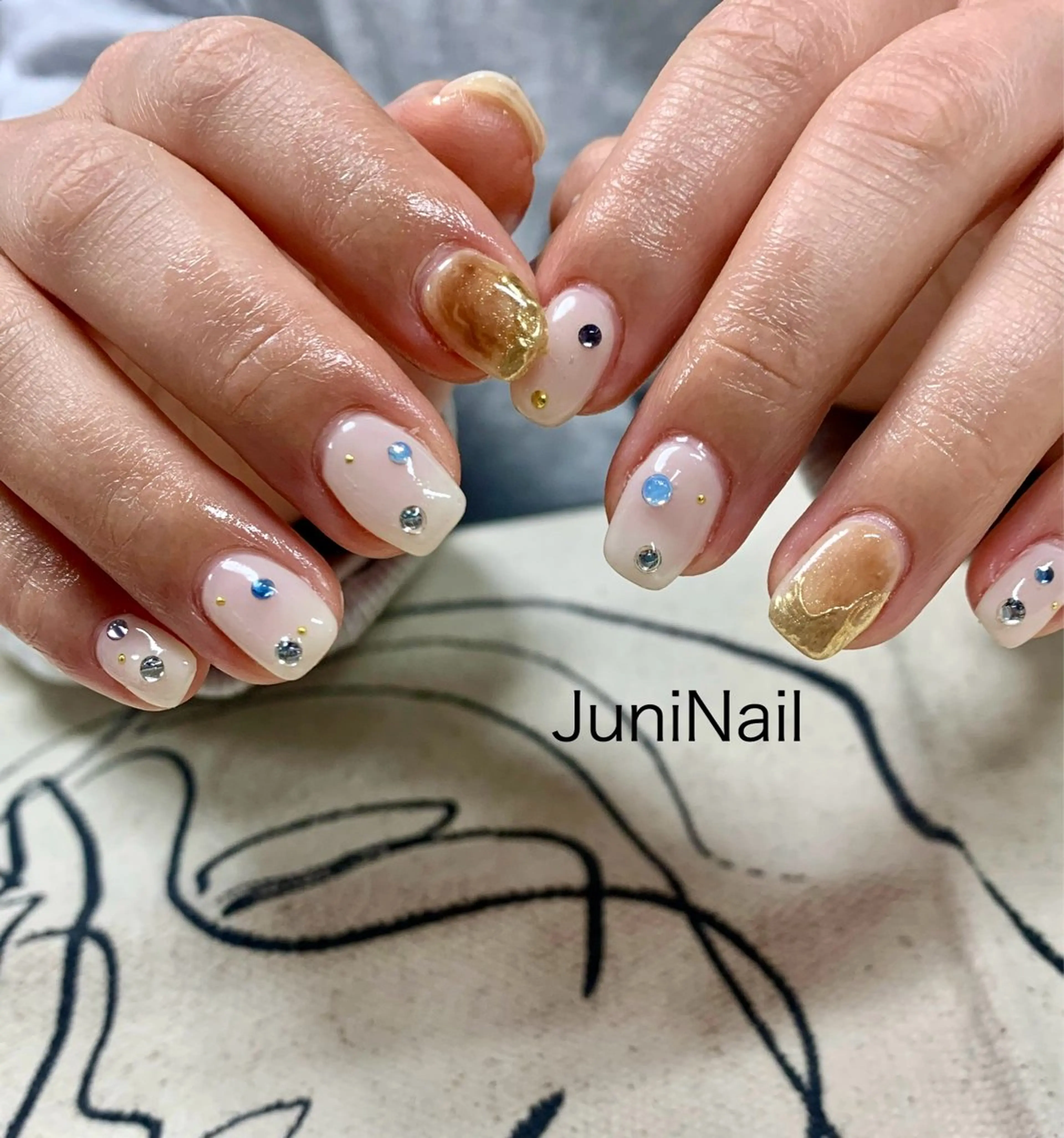 ネイル オーロラネイル クリアネイル 成人式 フラッシュネイル 氷ネイル・うるうるネイル ハンドネイル JuniNail 주니네일🇰🇷suのネイルデザイン