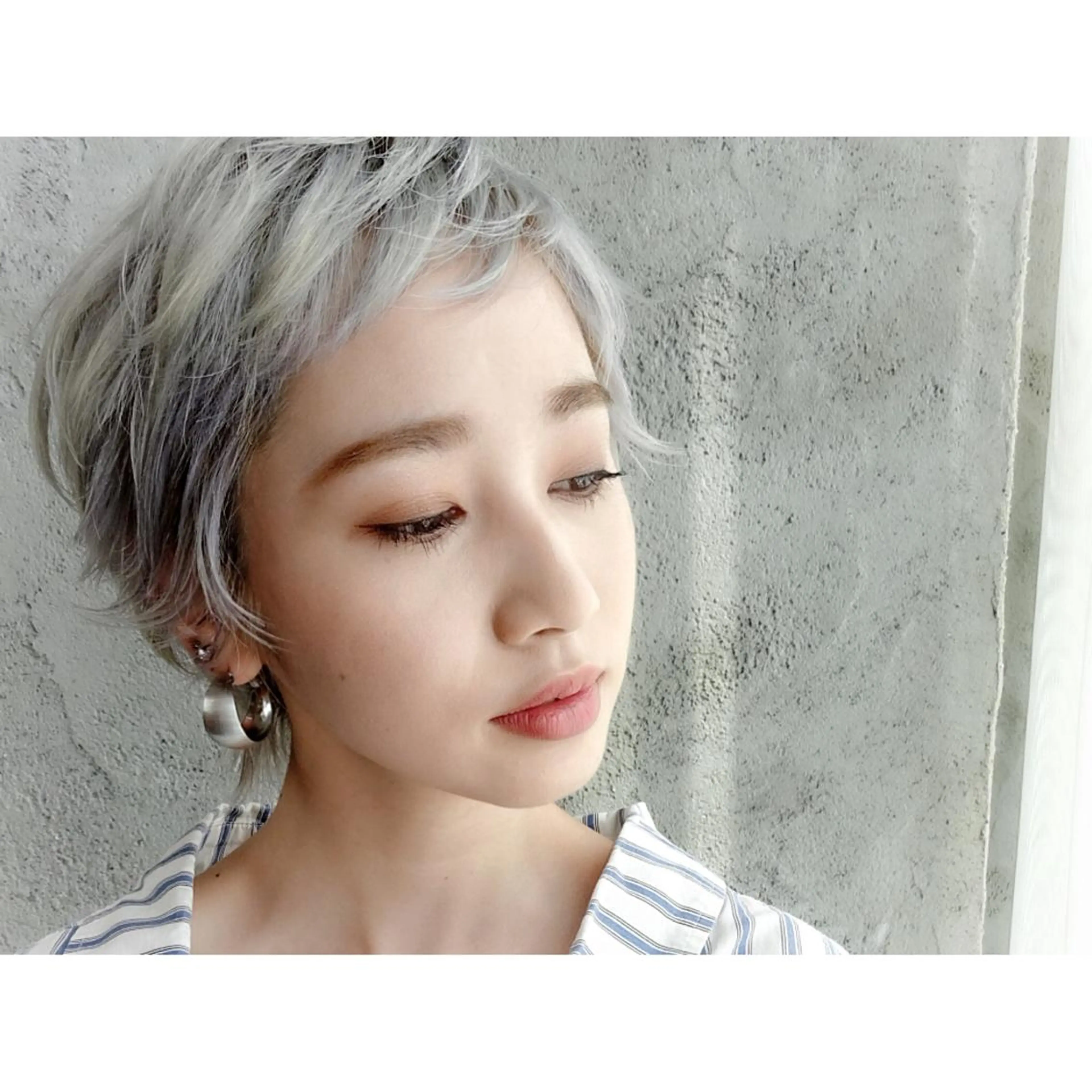 ショート カラー ブリーチ ブロンド ホワイトブロンド EMANON天神所属・Hitomi Ezakiのヘアスタイル