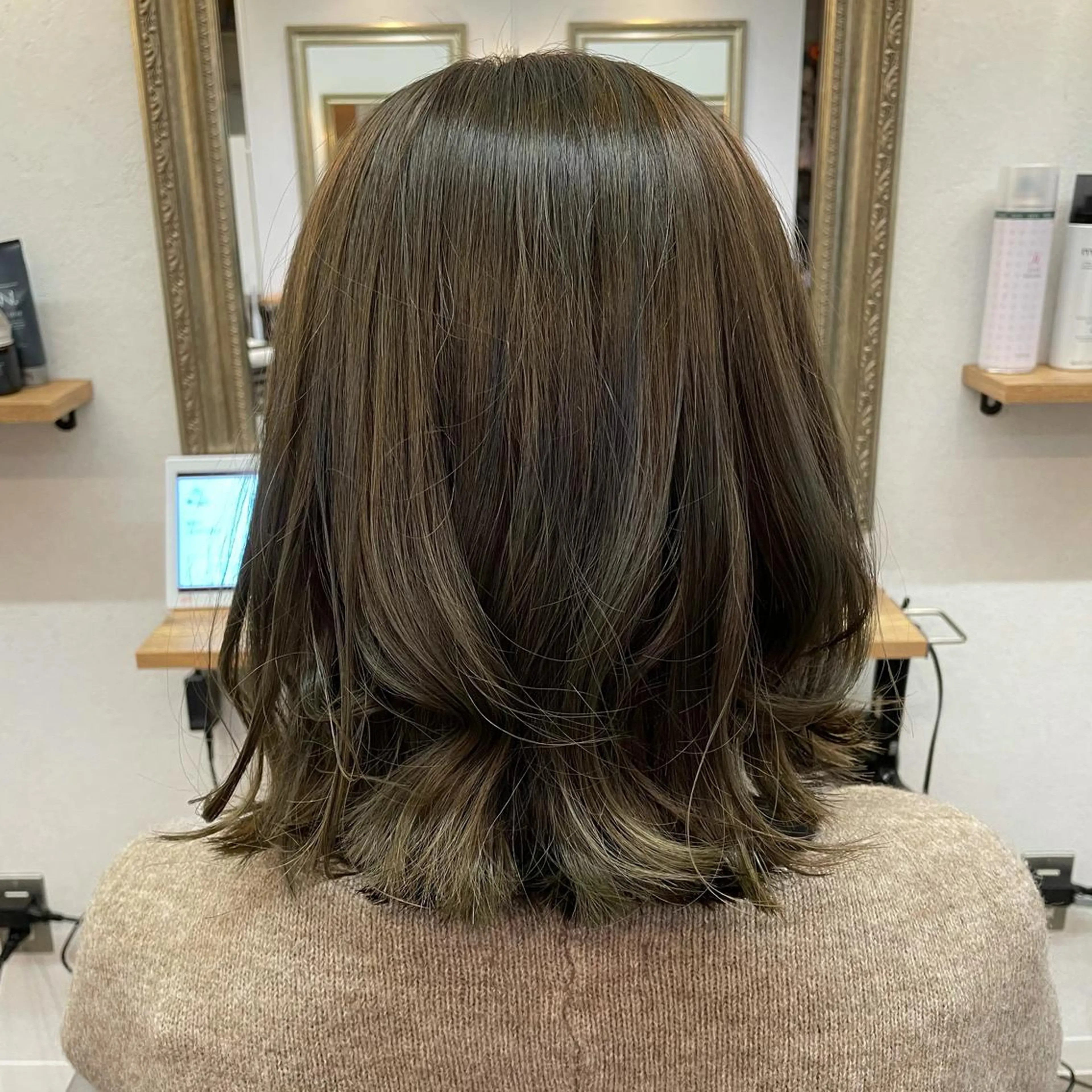 ミディアム カラー 齋藤 真由のヘアスタイル