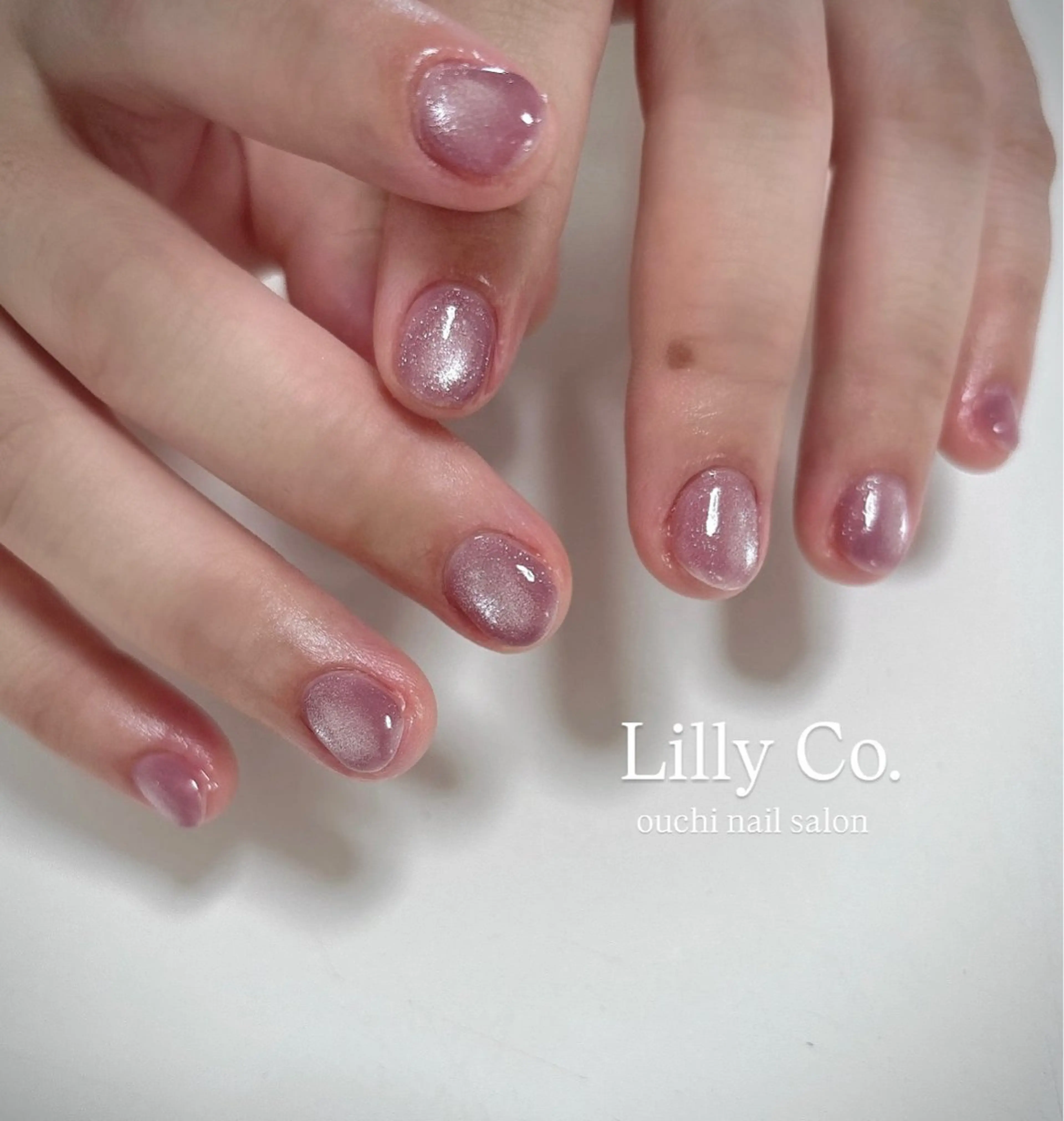 ネイル ブルー ピンク ハンドネイル ハンドケア Lilly Co.のネイルデザイン