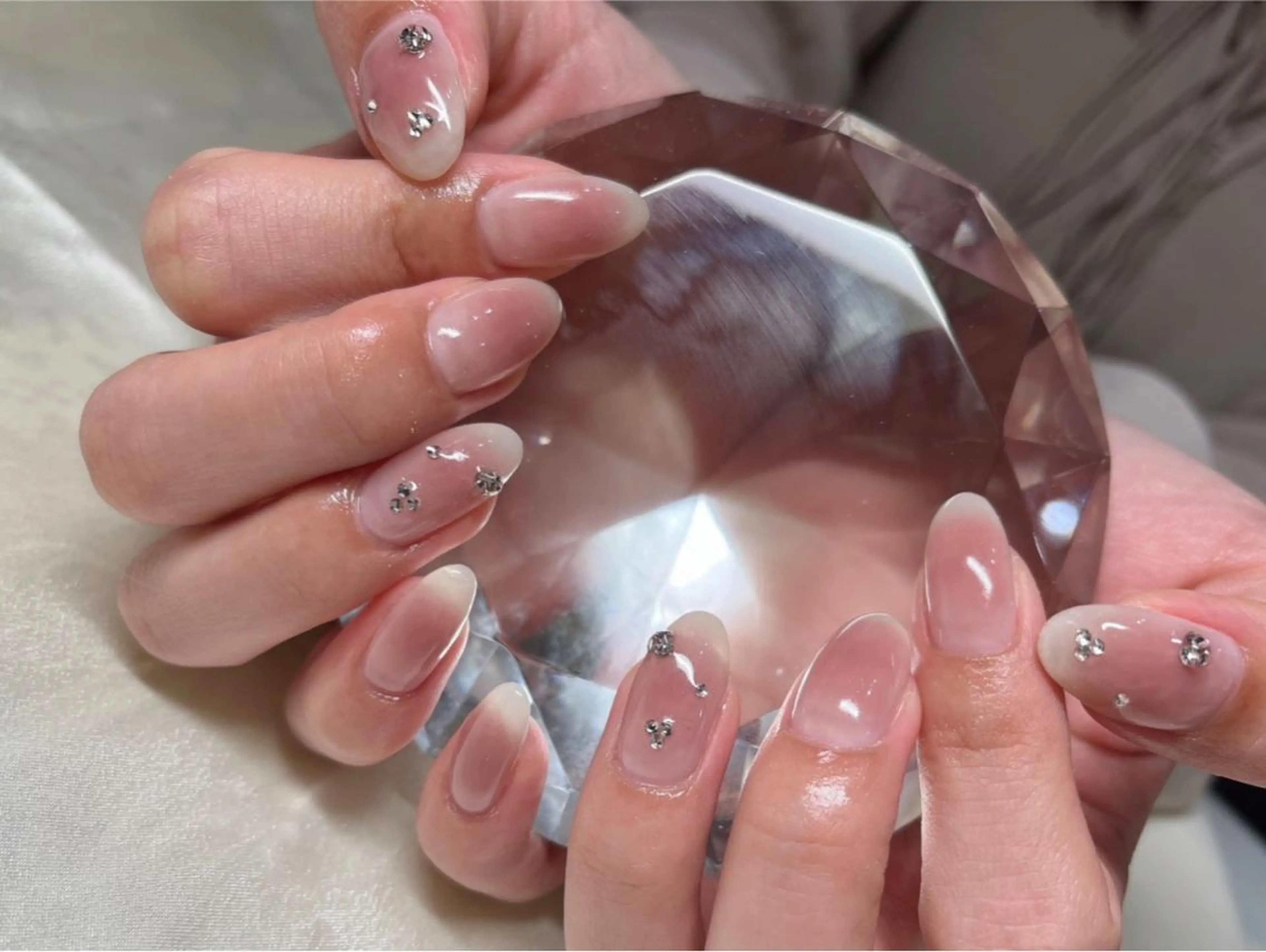 ネイル マツエク・マツパ アイブロウ 眉カラー 韓国風マツエク パリジェンヌラッシュリフト まつげパーマ ワンホンマツエク ハンドネイル Nail&eye Belire 新宿のネイルデザイン