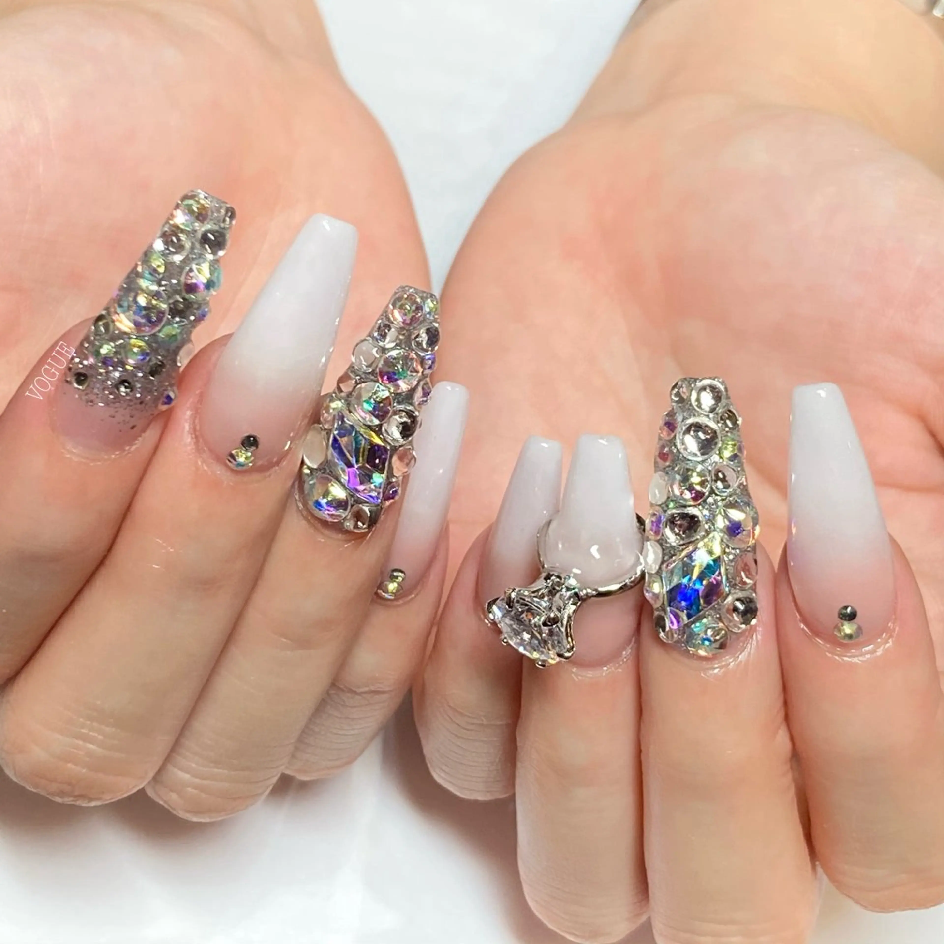 ネイル ハンドネイル VOGUE ×SWANのネイルデザイン