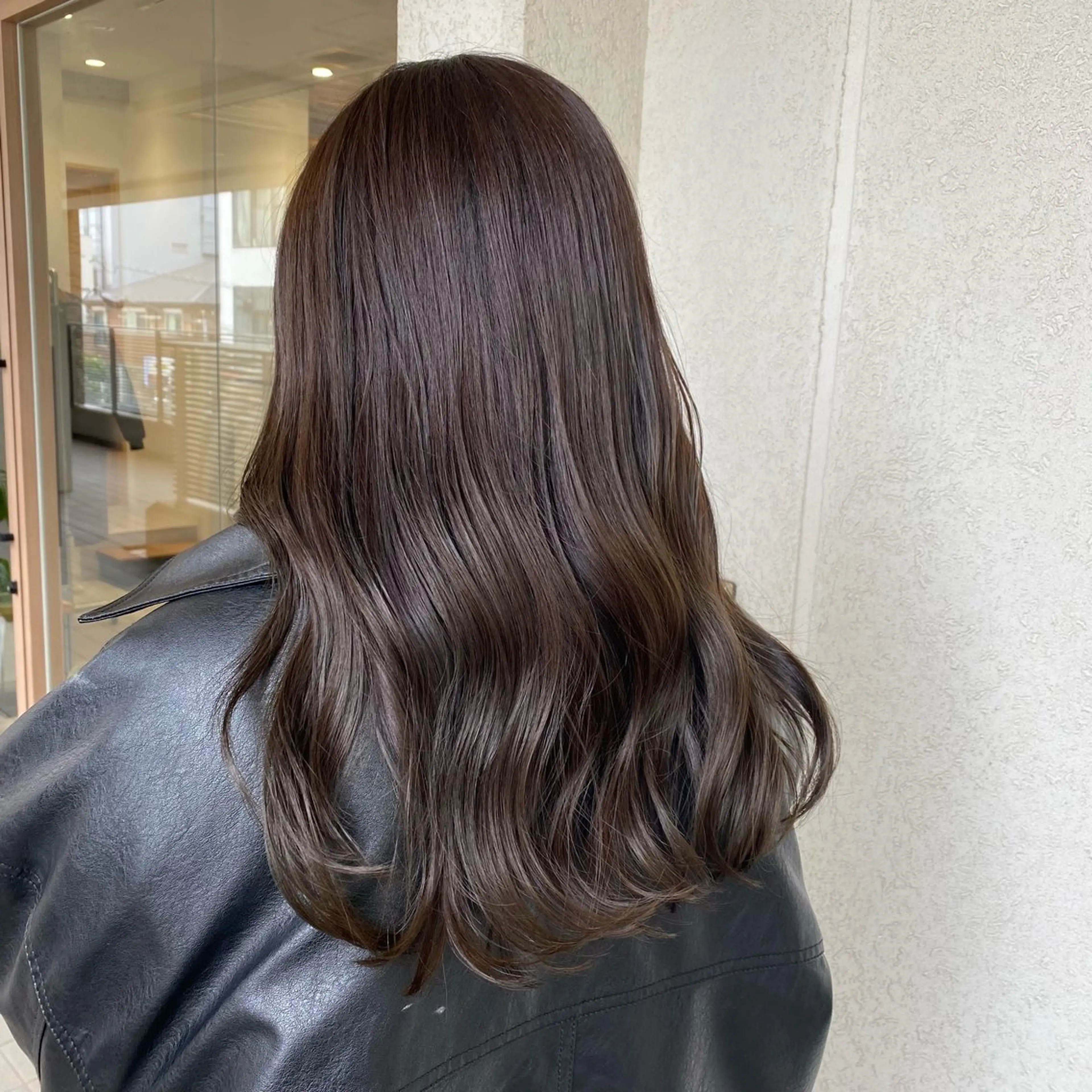 ロング fumi🪞血色感 アップ艶カラーのヘアスタイル