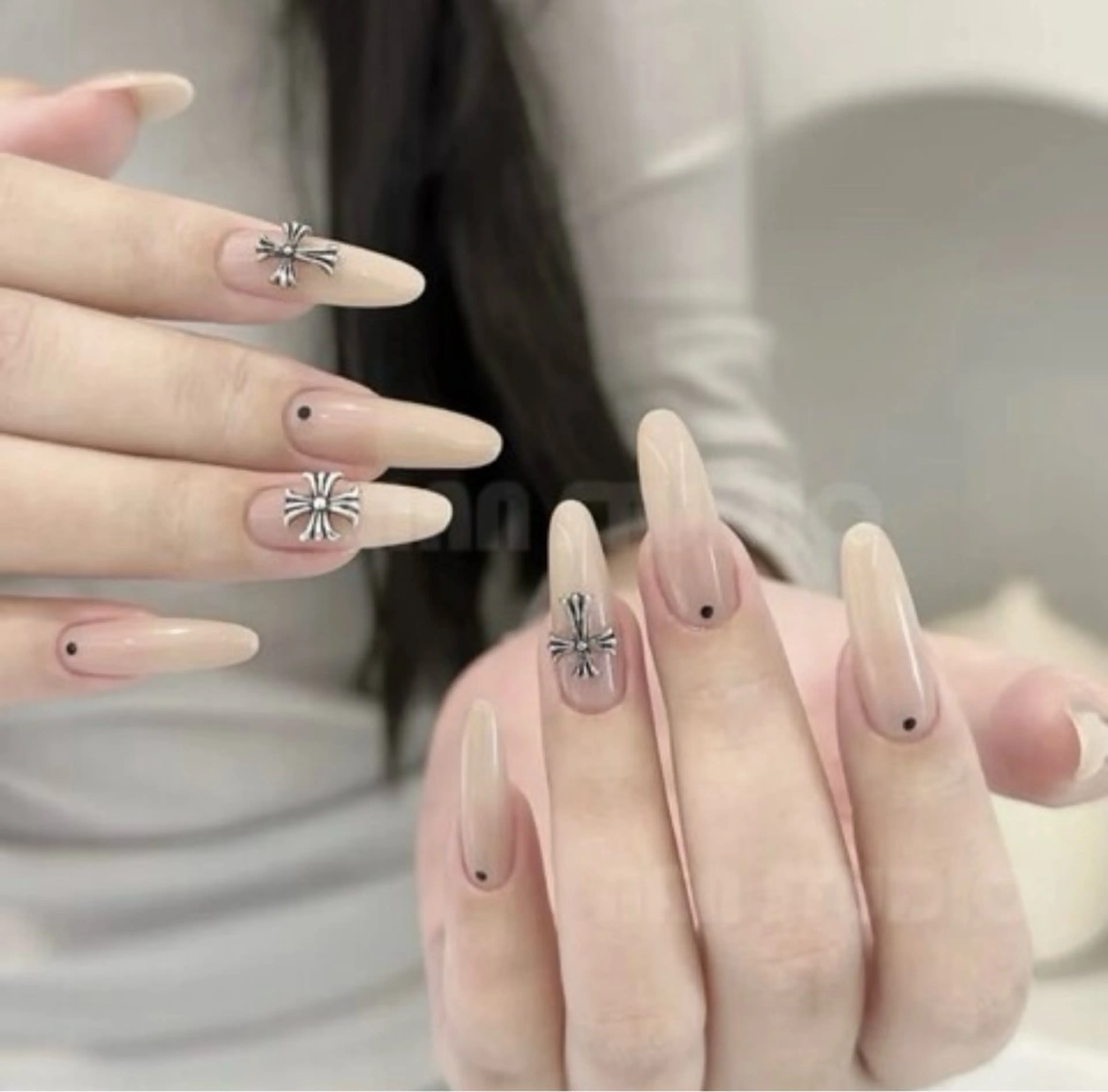 セミロング ハンドネイル ハンドケア 一其 サロンのネイルデザイン