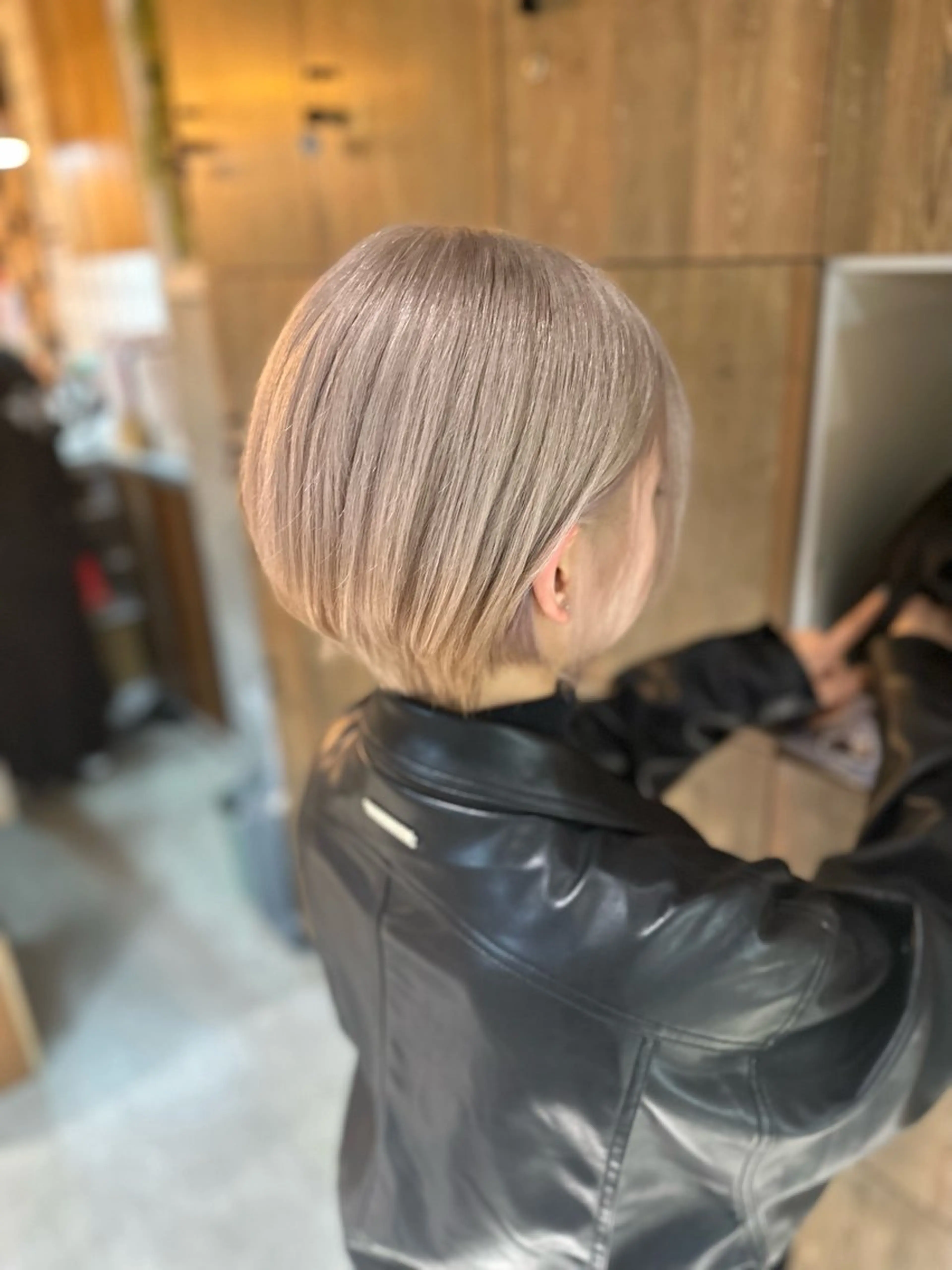 ショート カラー ベージュカラー ホワイトベージュ 溜 一太のヘアスタイル