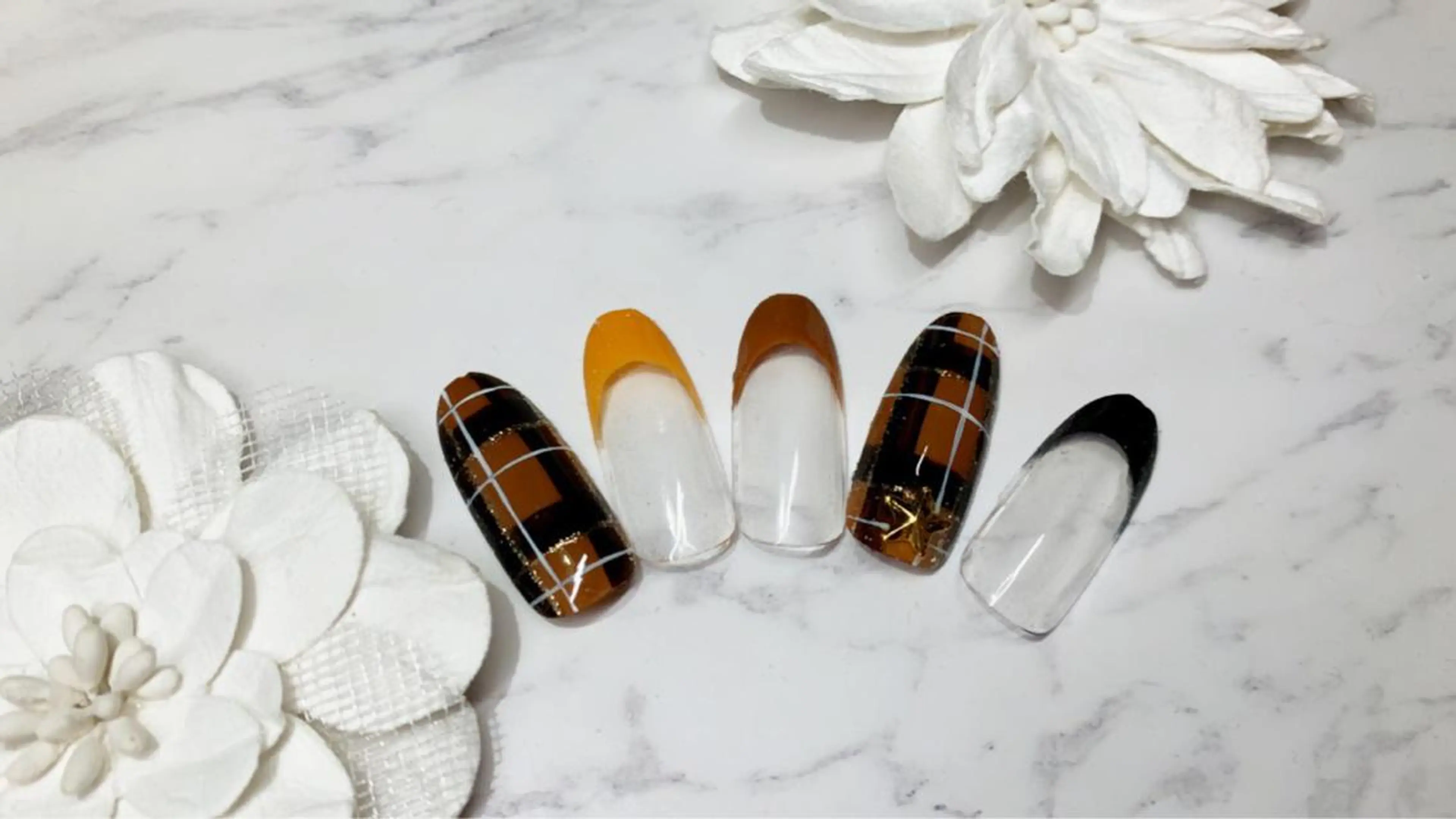 ネイル A MODO MIOのネイルデザイン