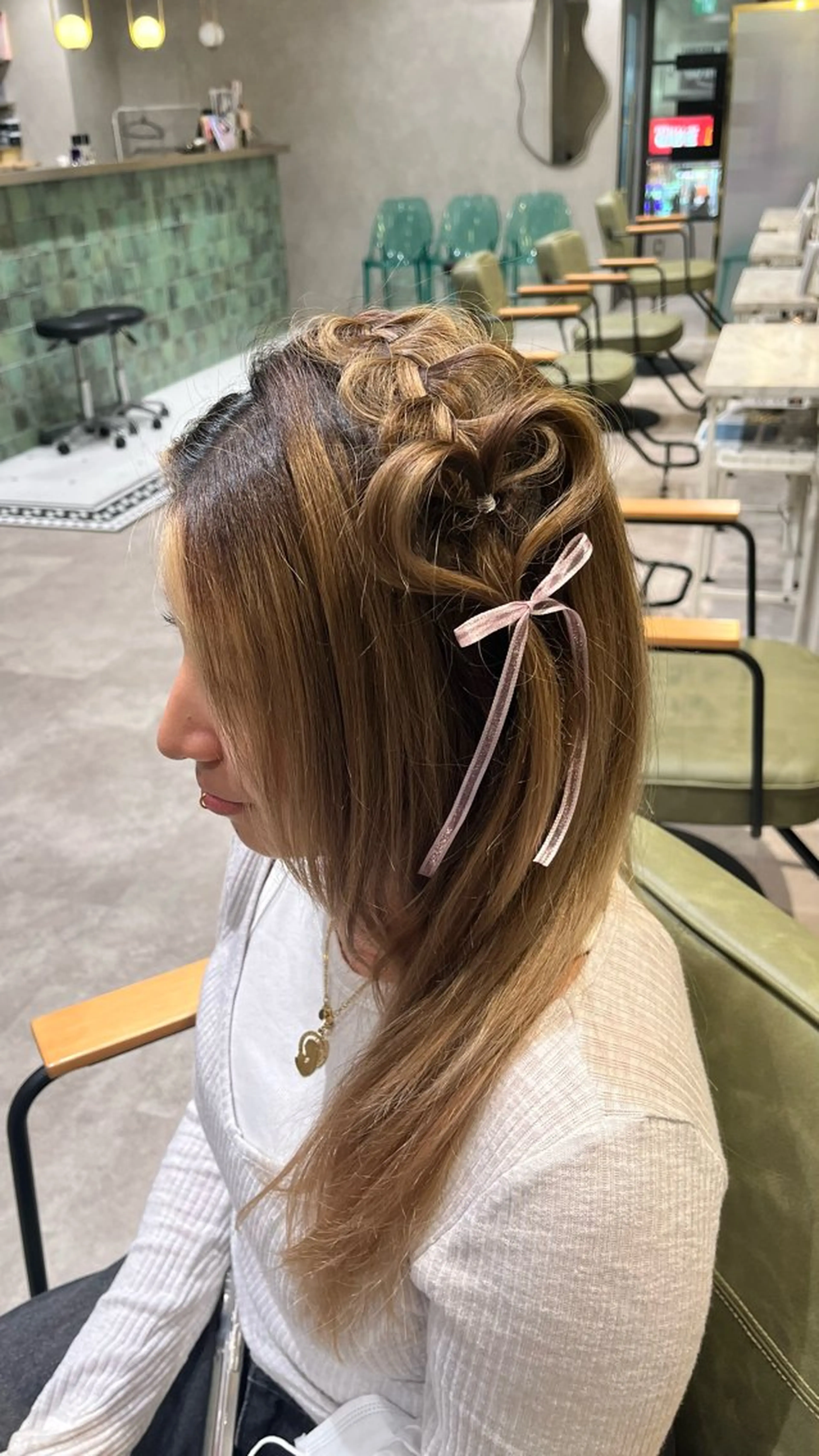 セミロング ヘアアレンジ 新宿/アシスタント AiNAのヘアスタイル