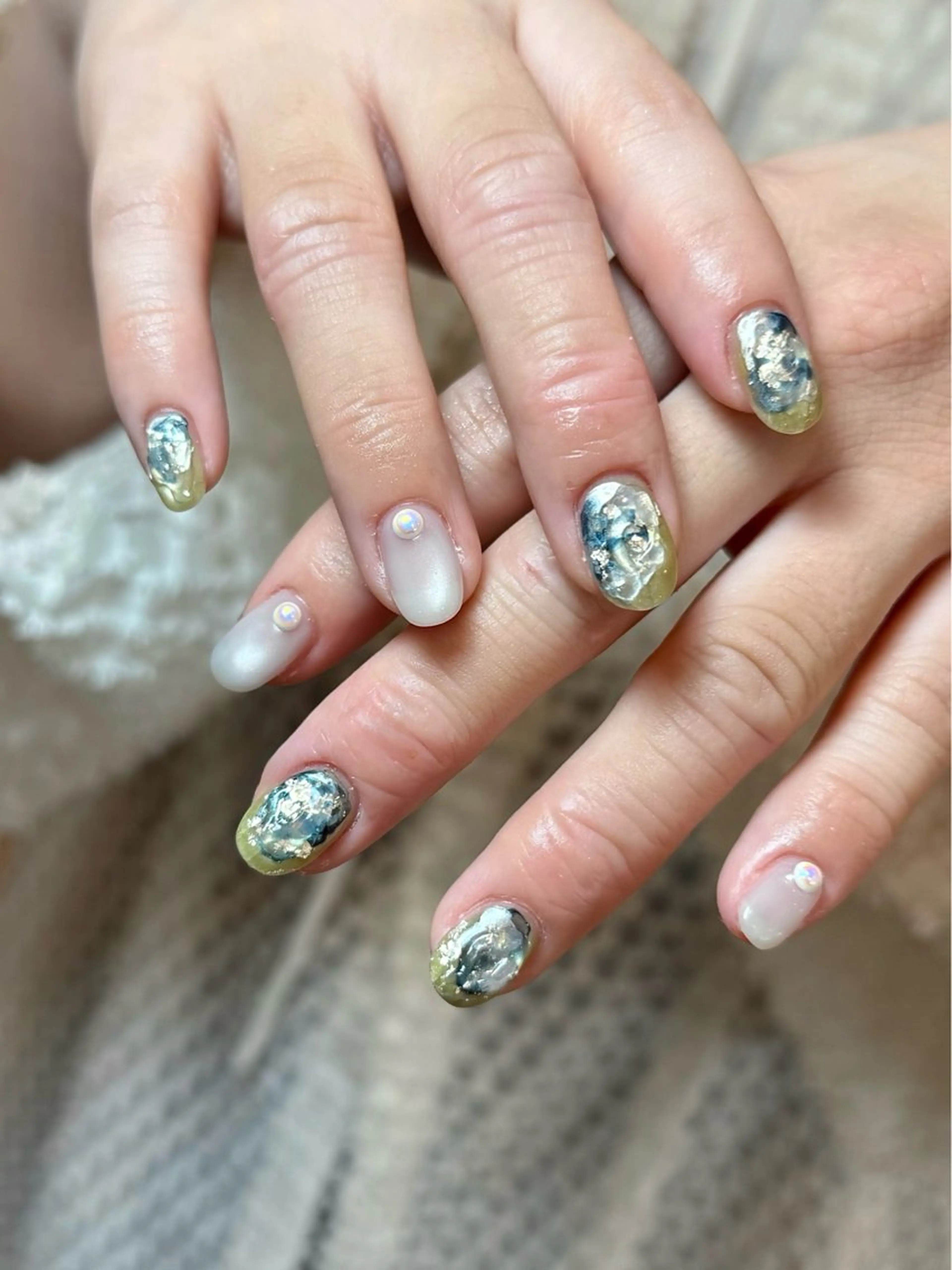 ネイル キラキラネイル ニュアンスネイル ハンドネイル _ chihiroのネイルデザイン