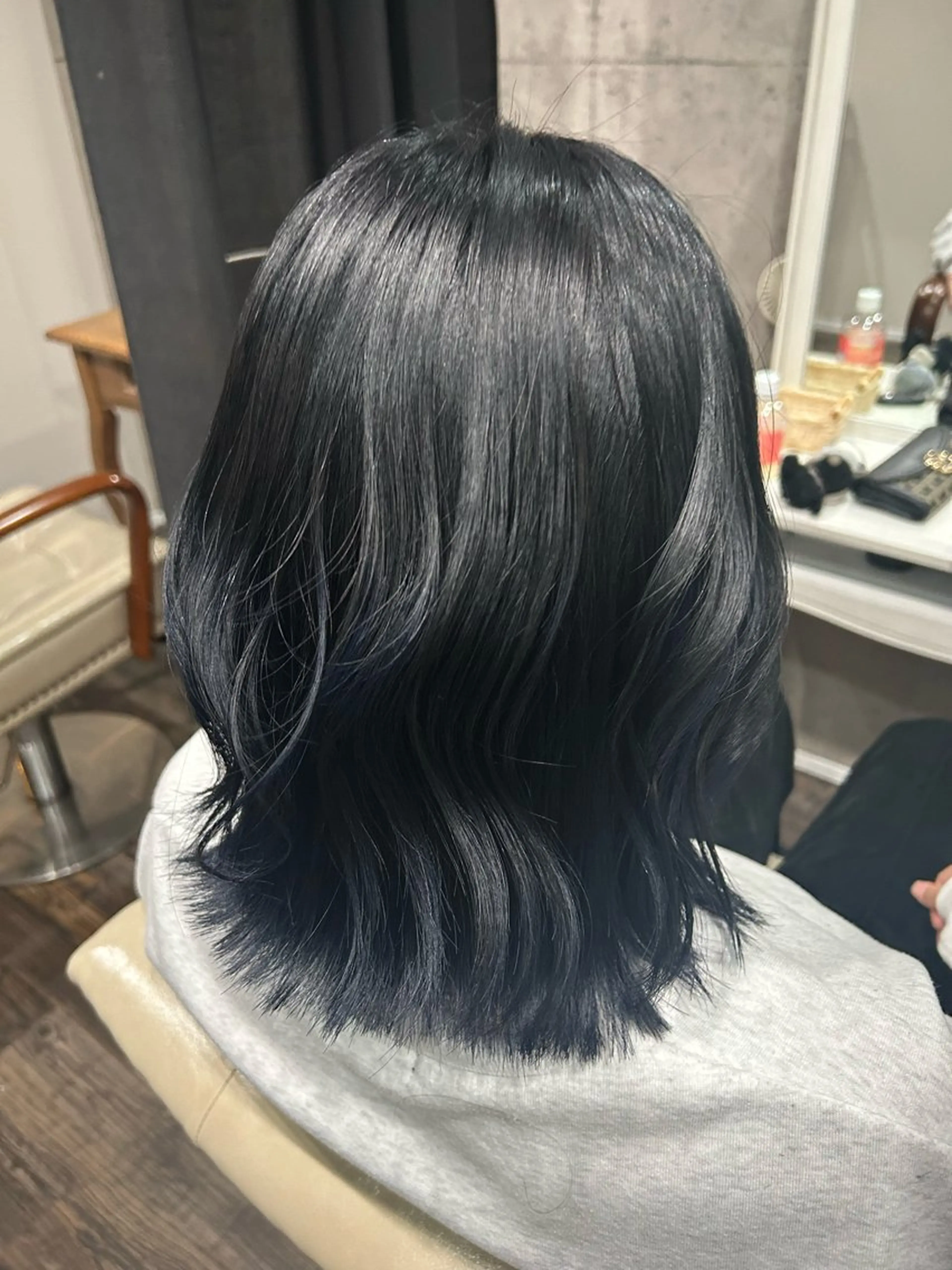 カラー 黒髪 ブルーカラー ブルーブラック 今野 詩音のヘアスタイル