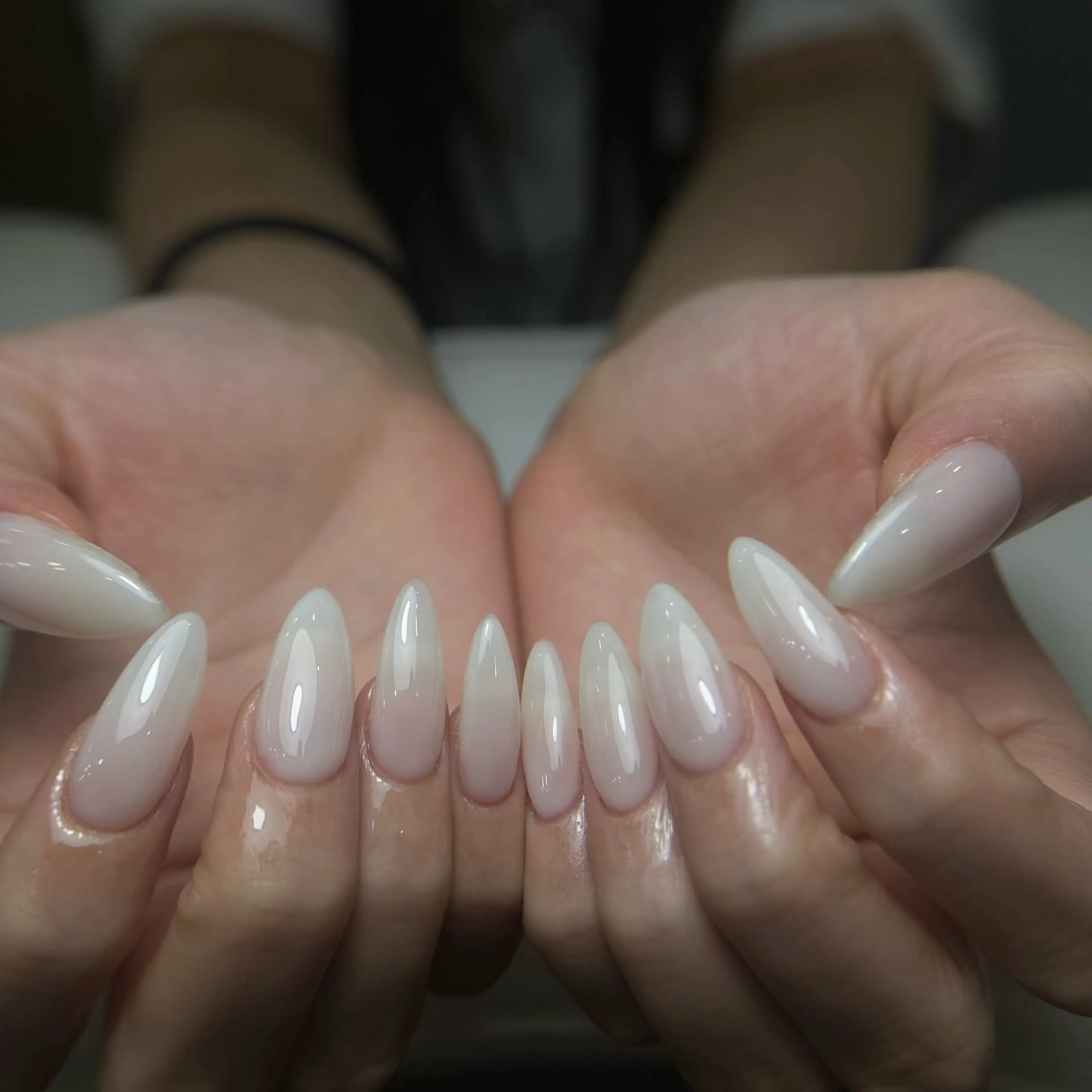 ネイル フレンチネイル グラデーション 韓国ネイル マグネットネイル シンプルネイル CoMo Nail Studio所属・CoMo Nailのネイルデザイン